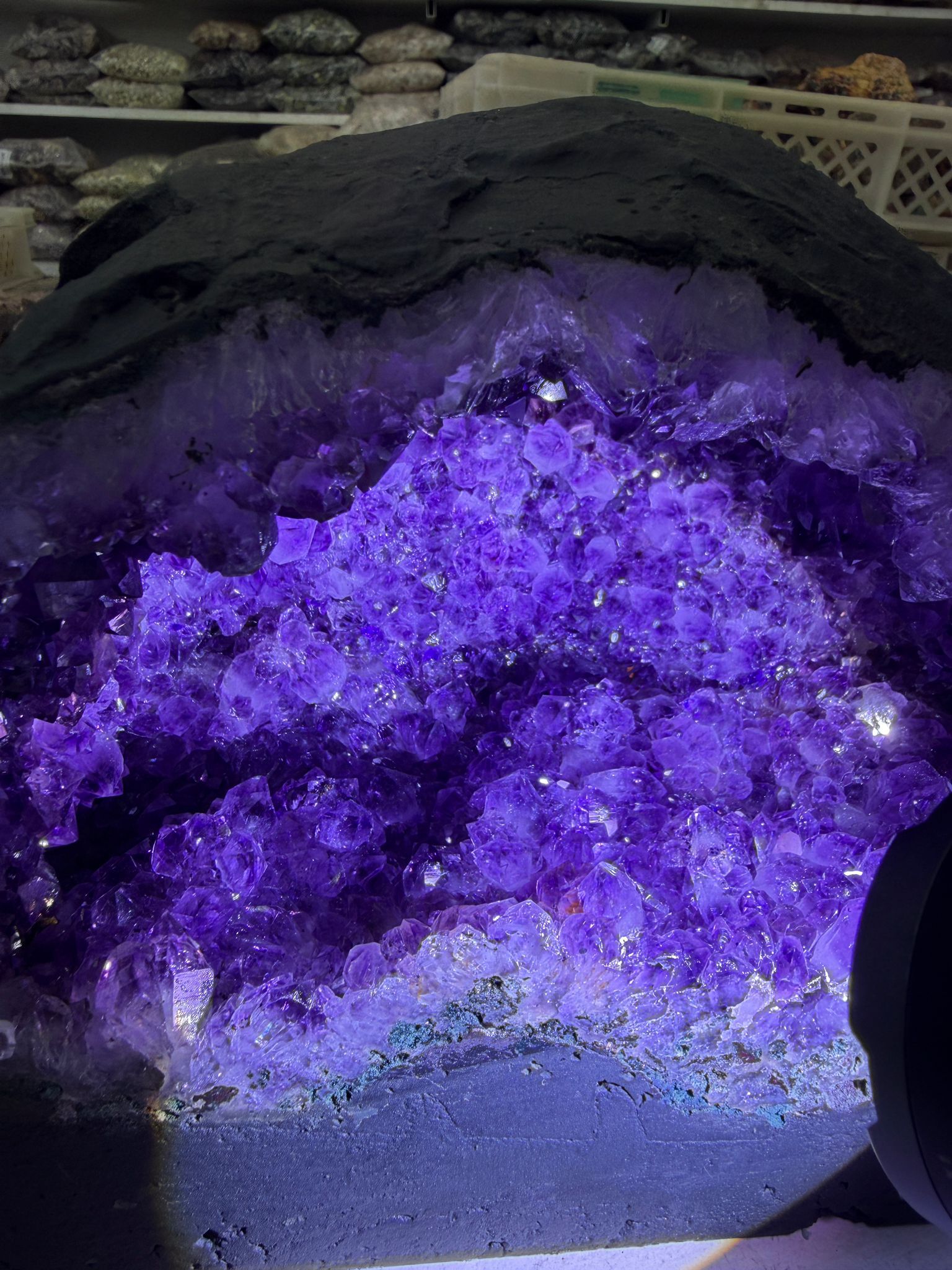 WH028 水晶洞 SS28 約 20 × 26 cm 約 11 kg