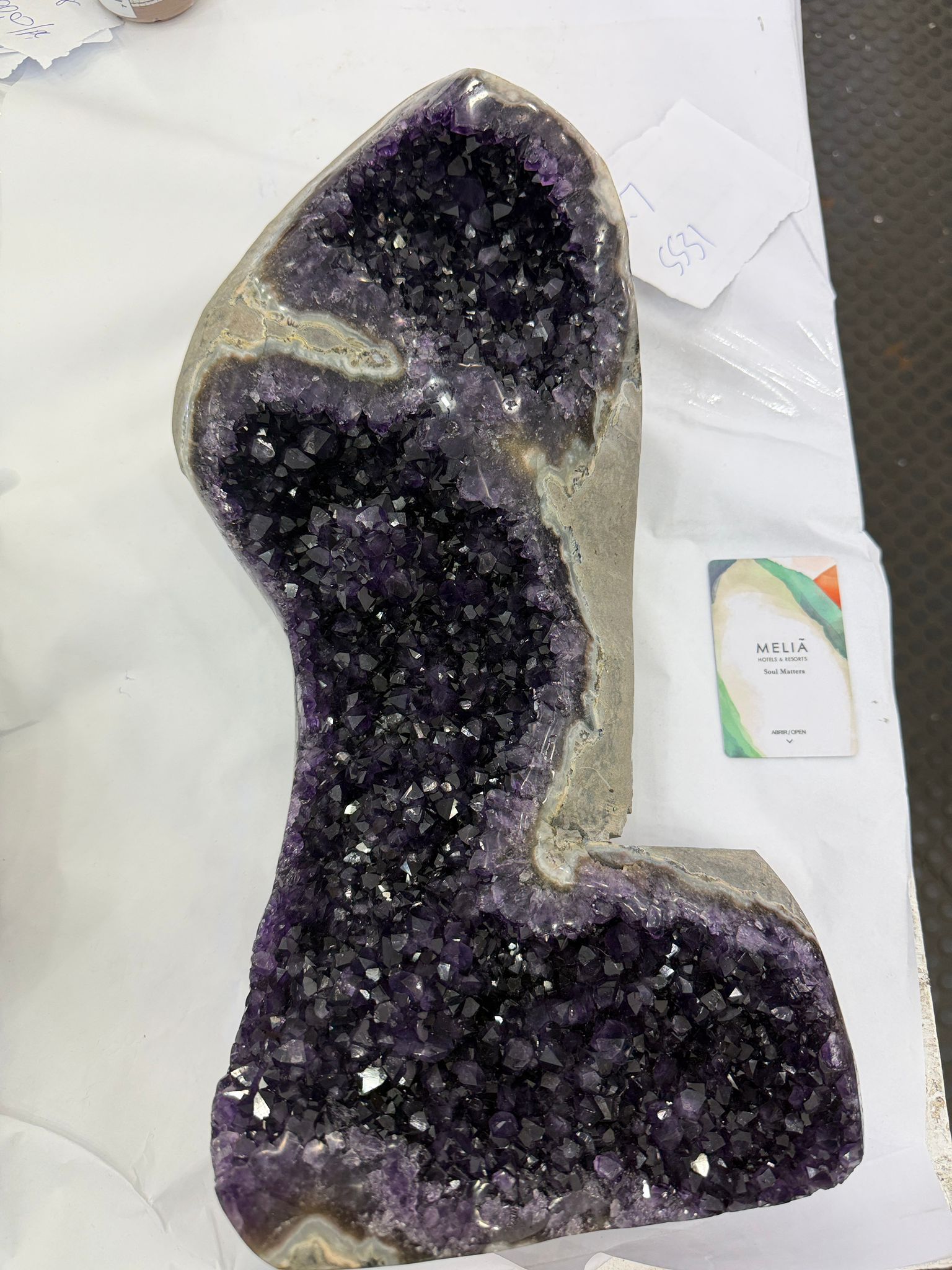 WH031 水晶洞 SS31 約 9.7 kg