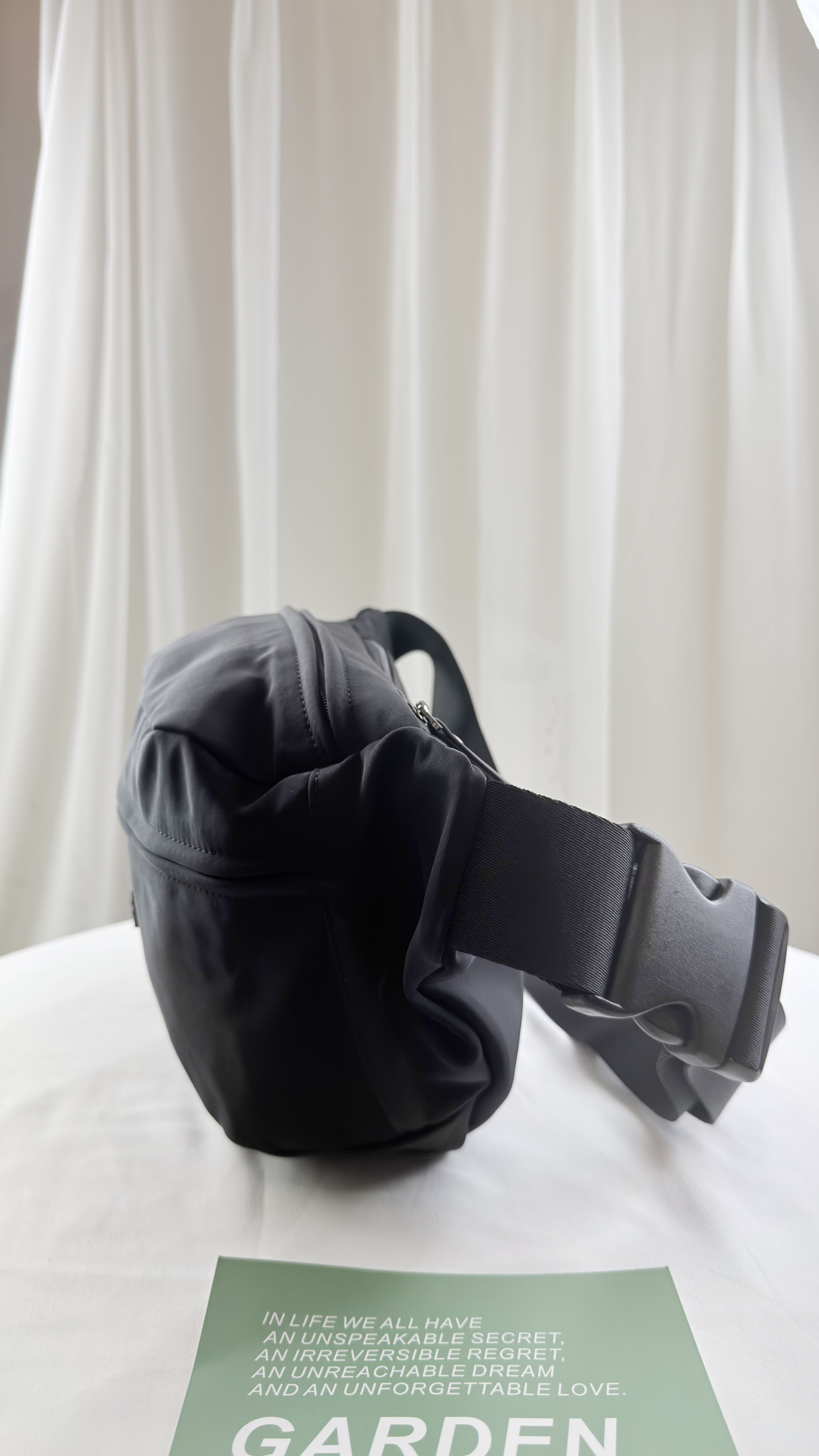 FamilyBear  經典黑防潑水腰包 2922