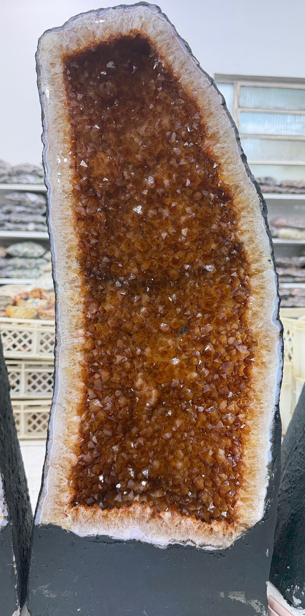 WH035 水晶洞 SSW02 約 54 × 22 cm 約 20.7 kg