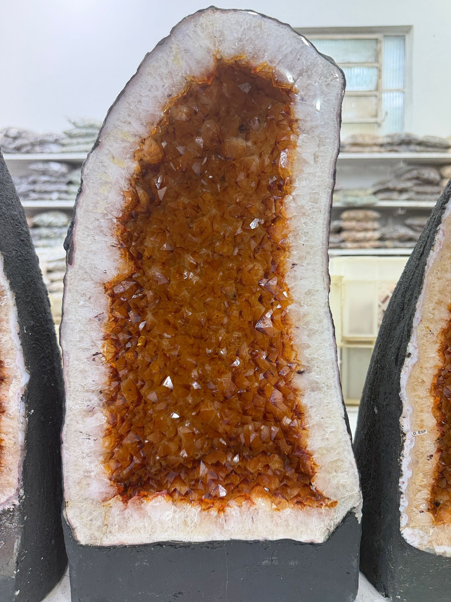 WH037 水晶洞 SSW04 約 43 × 22 cm 約 19.9 kg