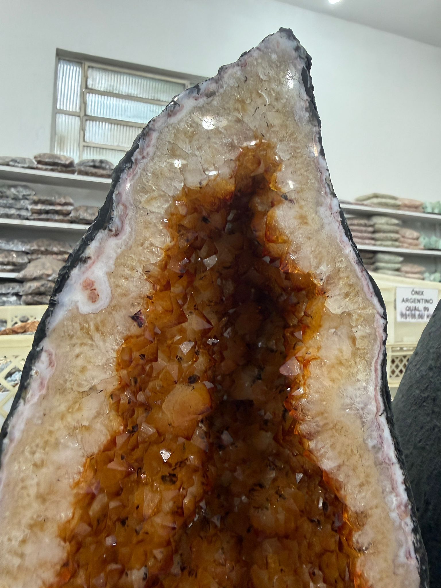 WH038 水晶洞 SSW05 約 42 × 20 cm 約 19.9 kg