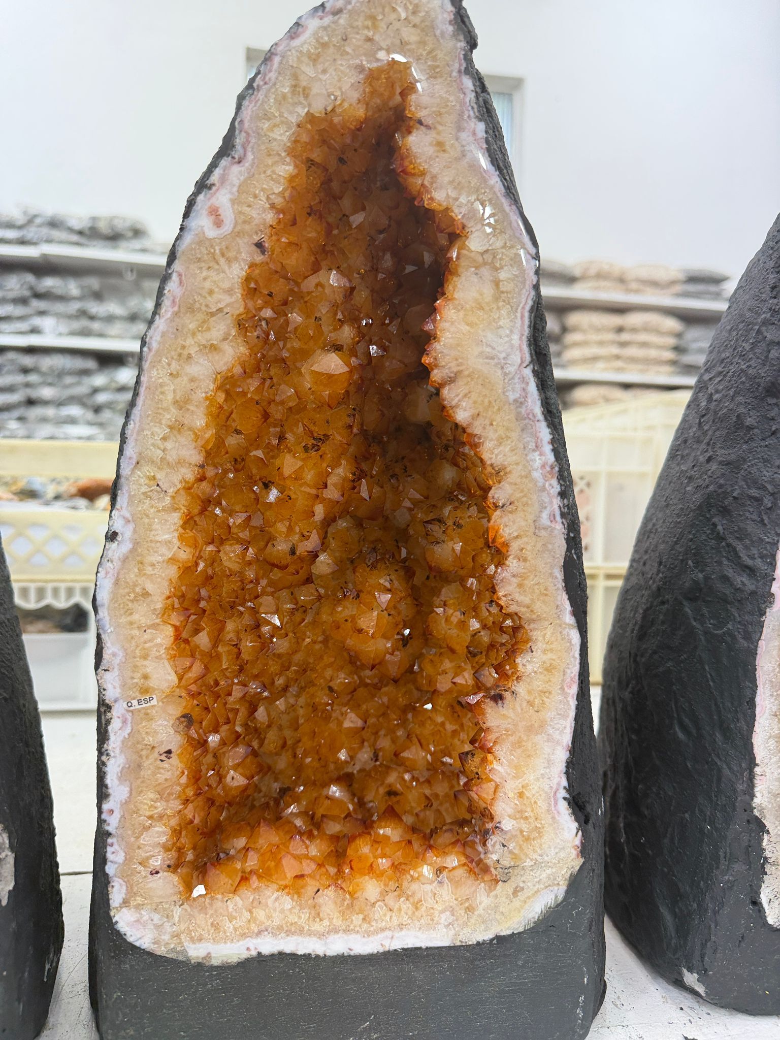 WH038 水晶洞 SSW05 約 42 × 20 cm 約 19.9 kg