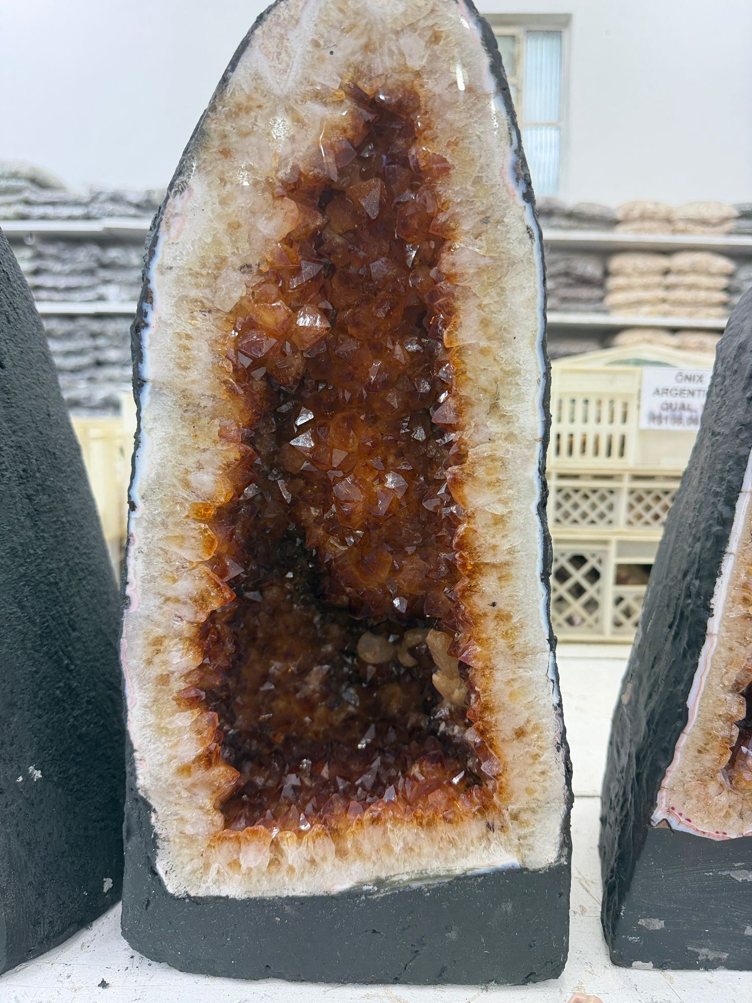 WH039 水晶洞 SSW06 約 42 × 20 cm 約 18 kg