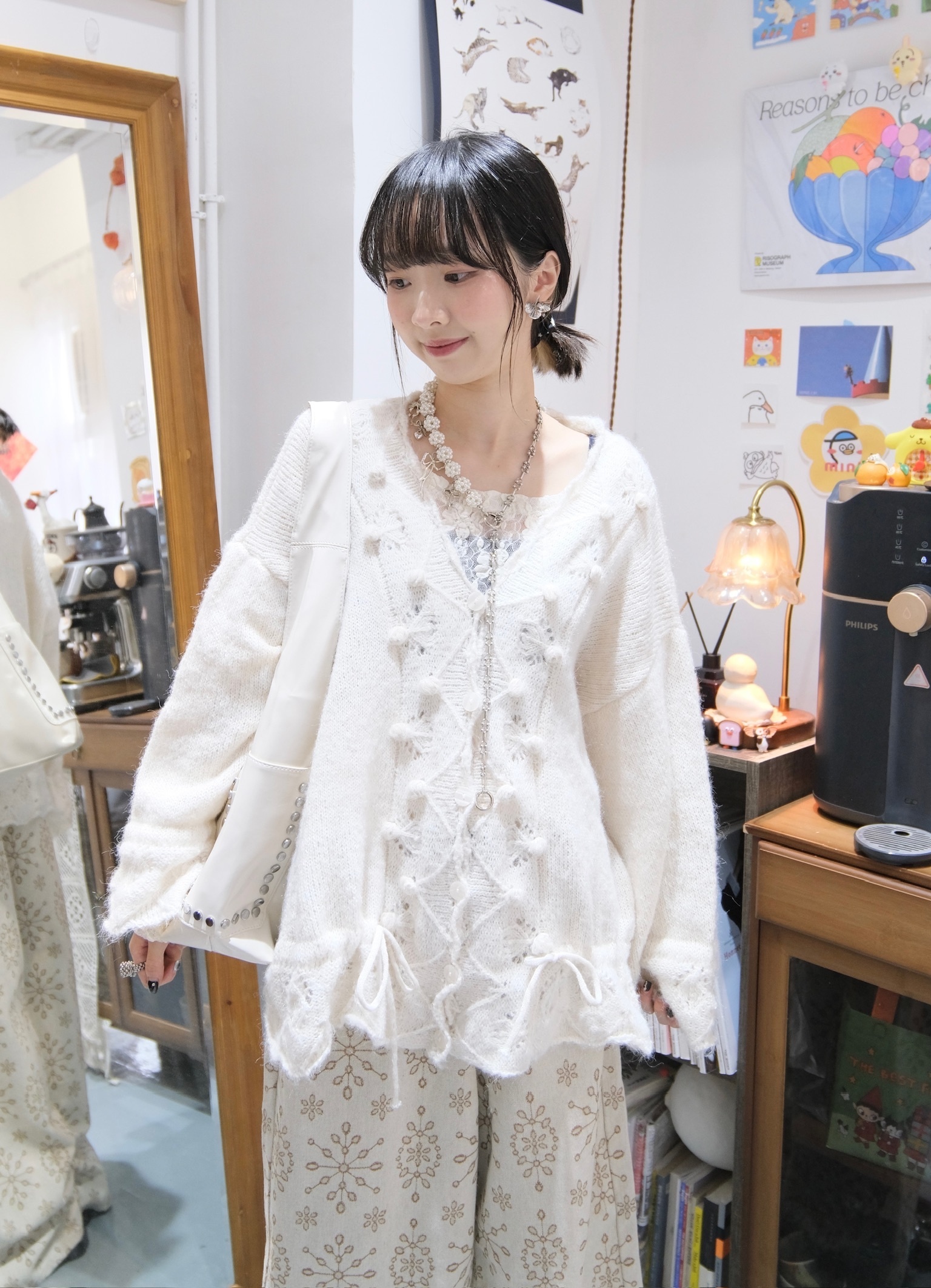 點點小毛球V領冷衫