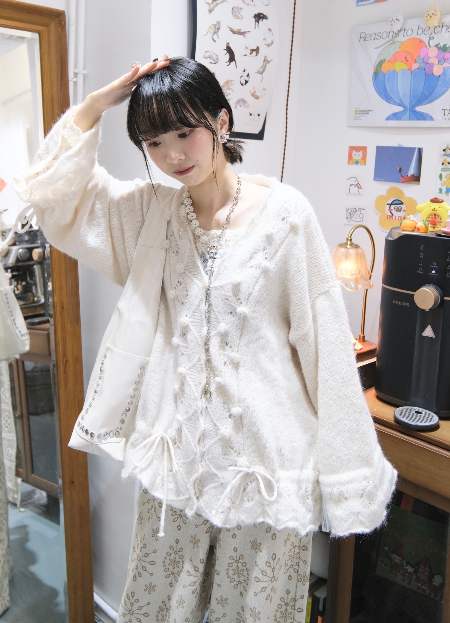 點點小毛球V領冷衫