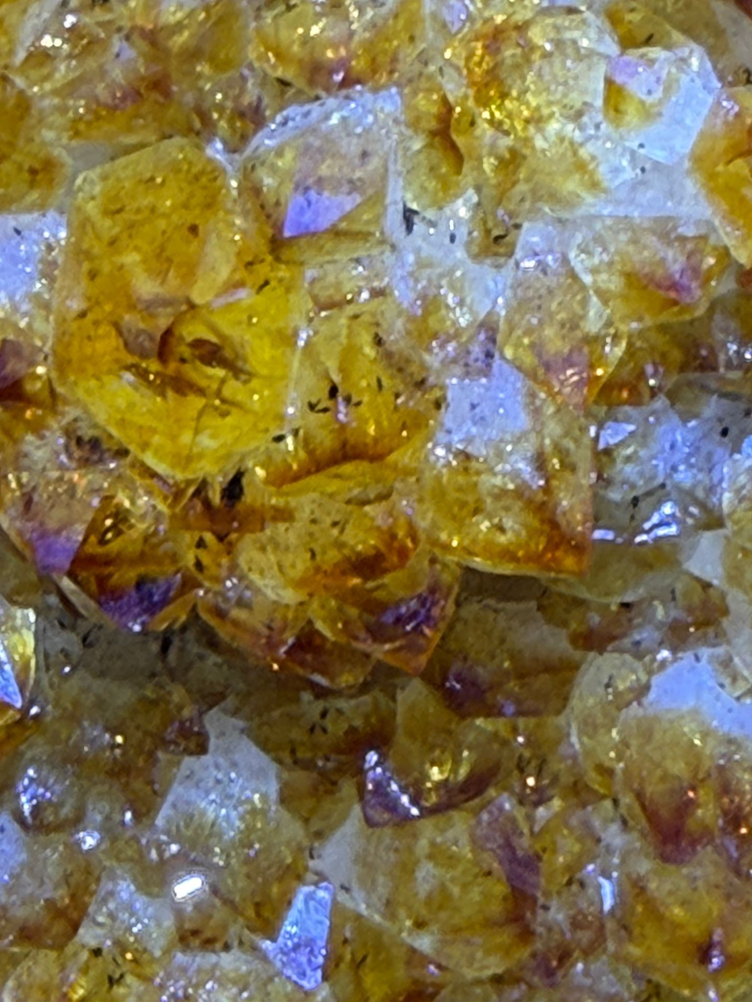 WH041 水晶洞 SSW08 約 30 × 19 cm 約 14.1 kg