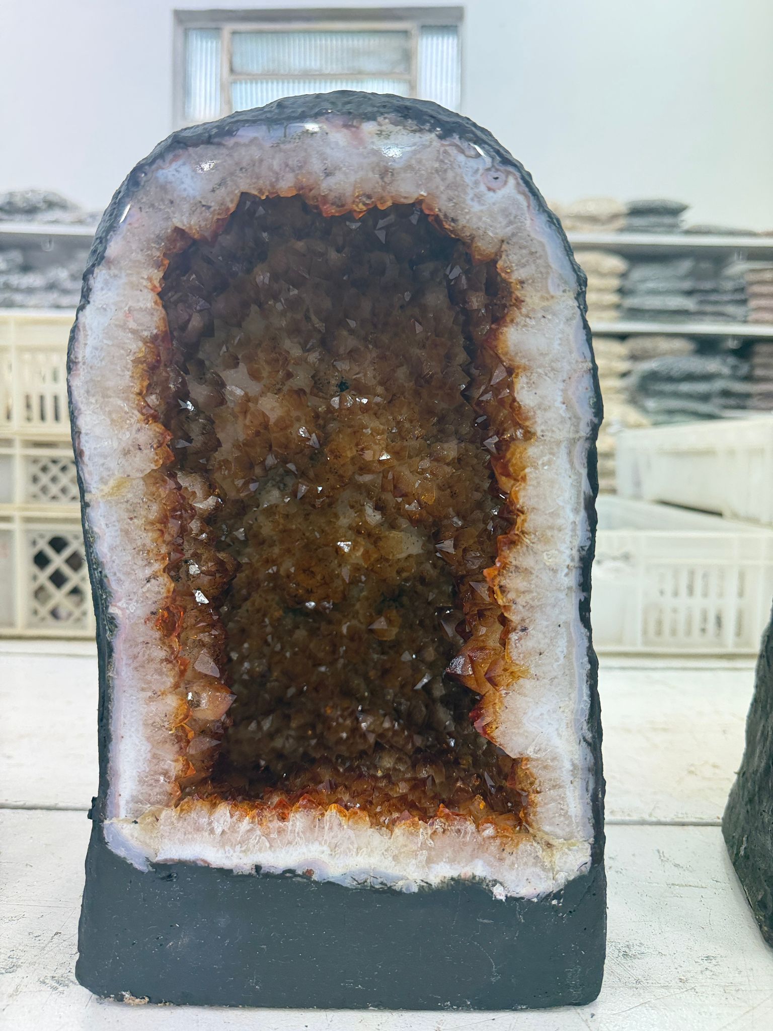 WH041 水晶洞 SSW08 約 30 × 19 cm 約 14.1 kg