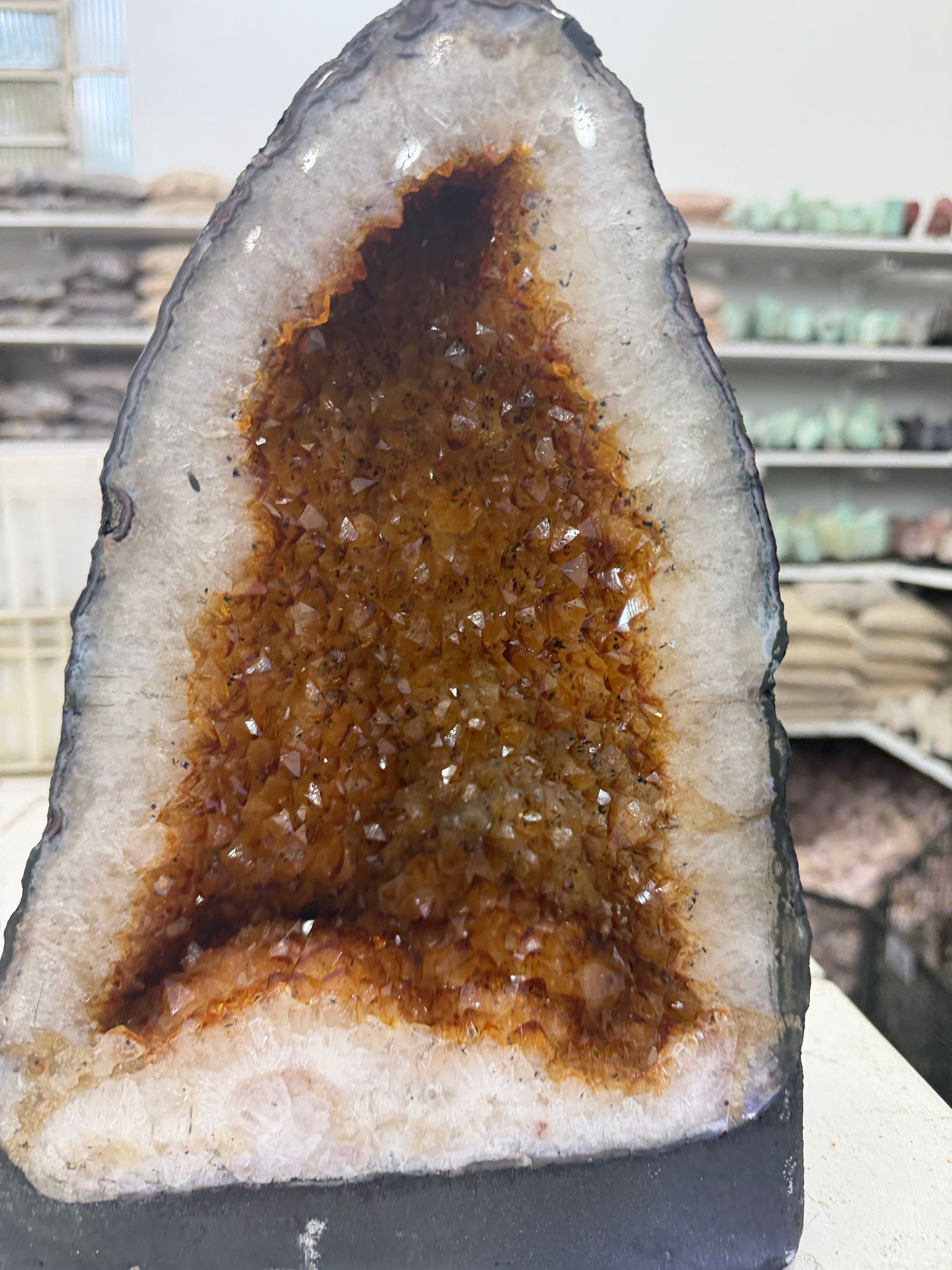 WH044 水晶洞 SSW11 約 30 × 20 cm 約 8.8 kg