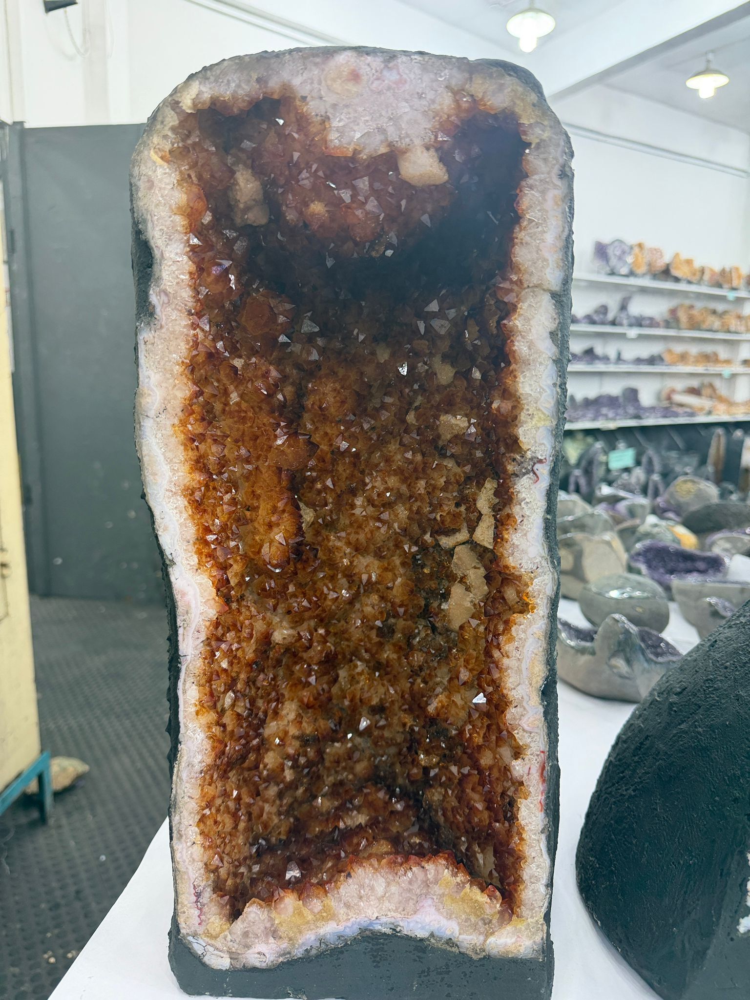 WH045 水晶洞 SSW12 約 44 × 18 cm 約 25 kg