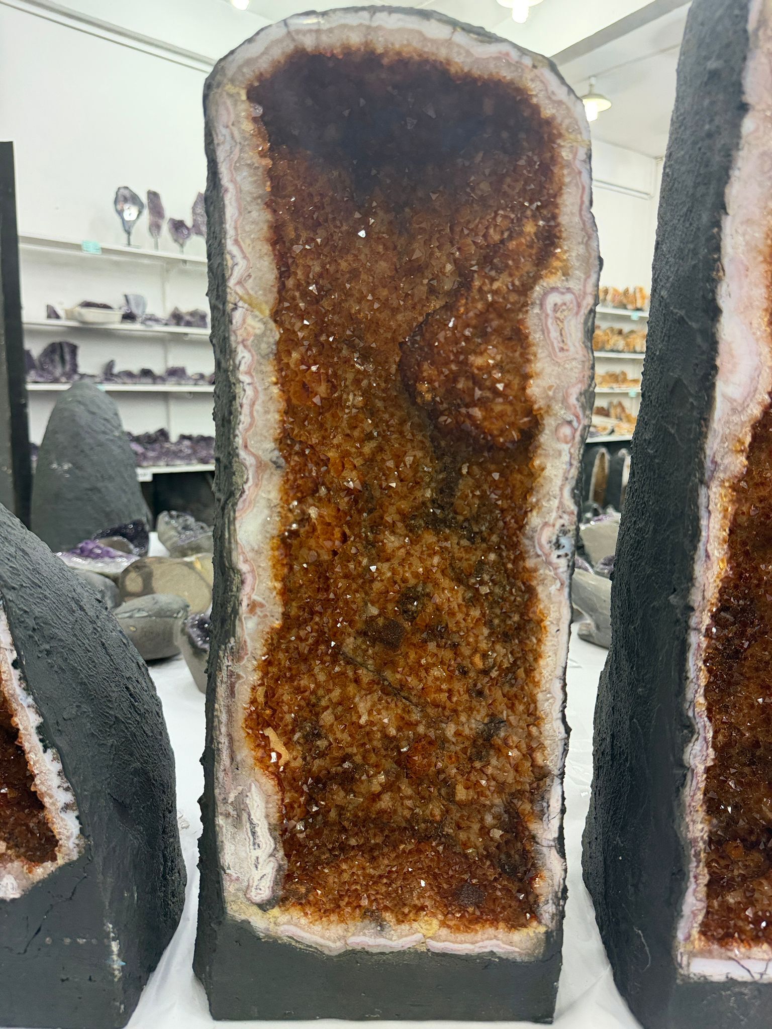 WH047 水晶洞 SSW14 約 50 × 18 cm 約 19 kg