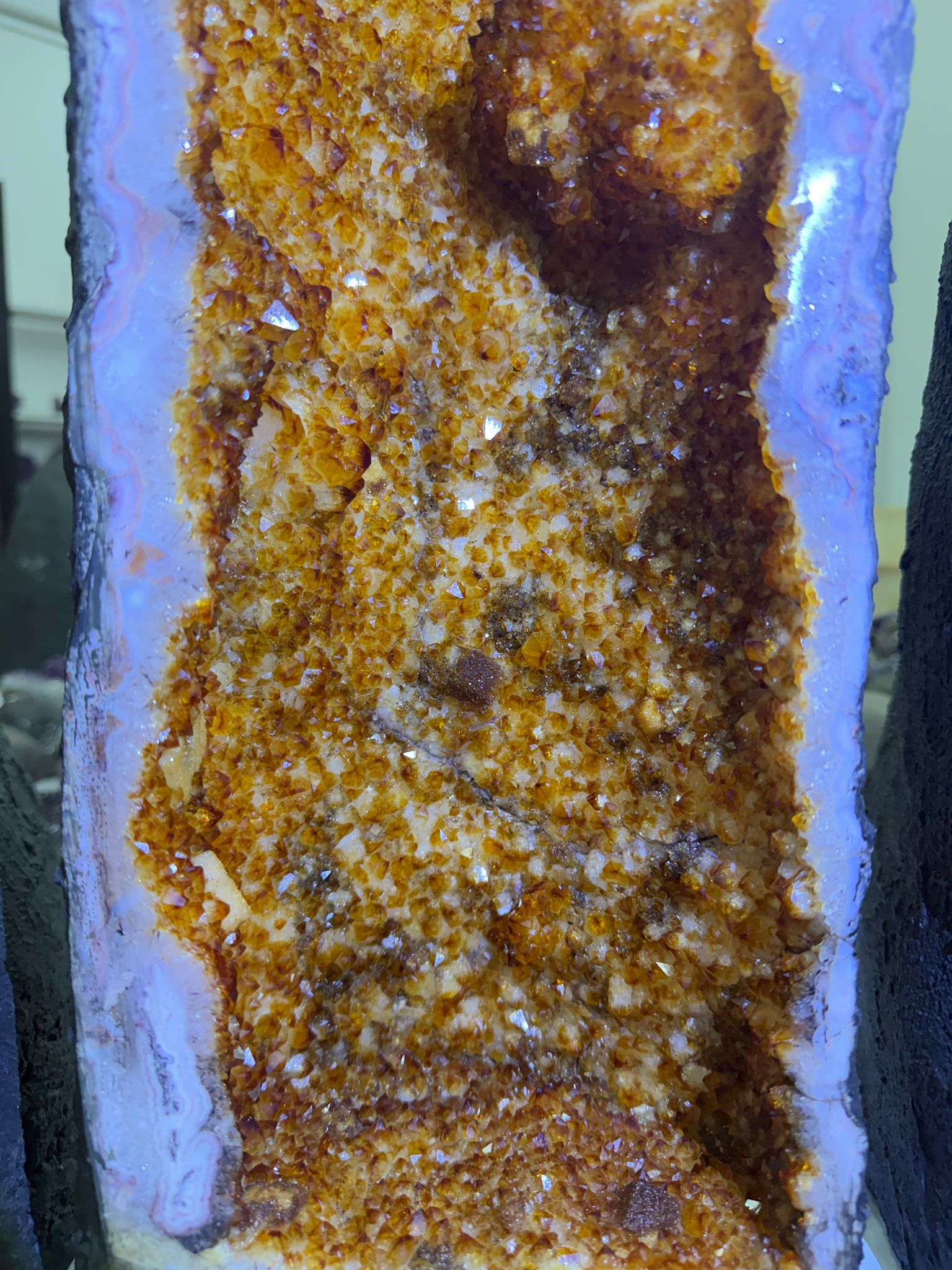 WH047 水晶洞 SSW14 約 50 × 18 cm 約 19 kg