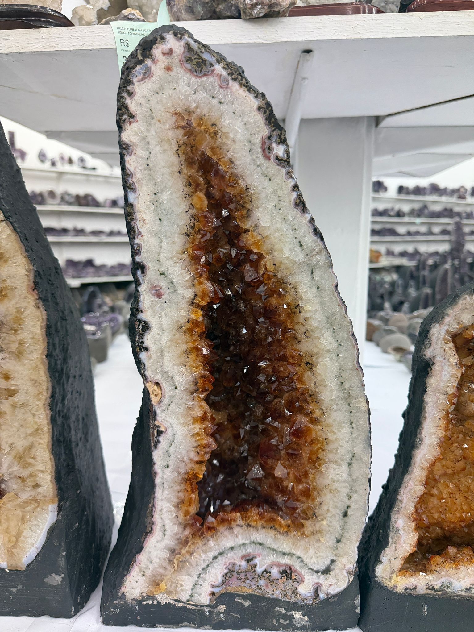 WH051 水晶洞 SSW18 約 45 × 21 cm 約 12.7 kg