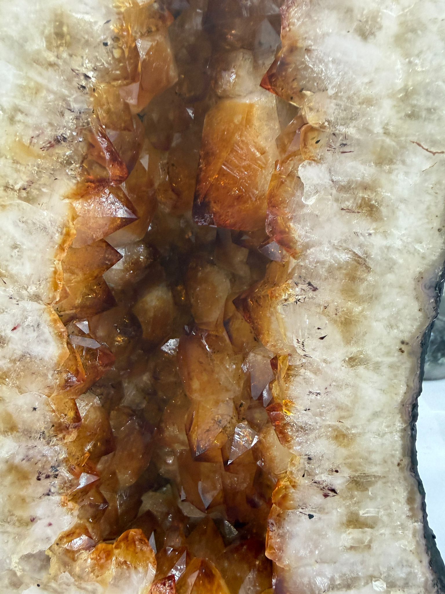 WH053 水晶洞 SSW20 約 41 × 20 cm 約 16.1 kg