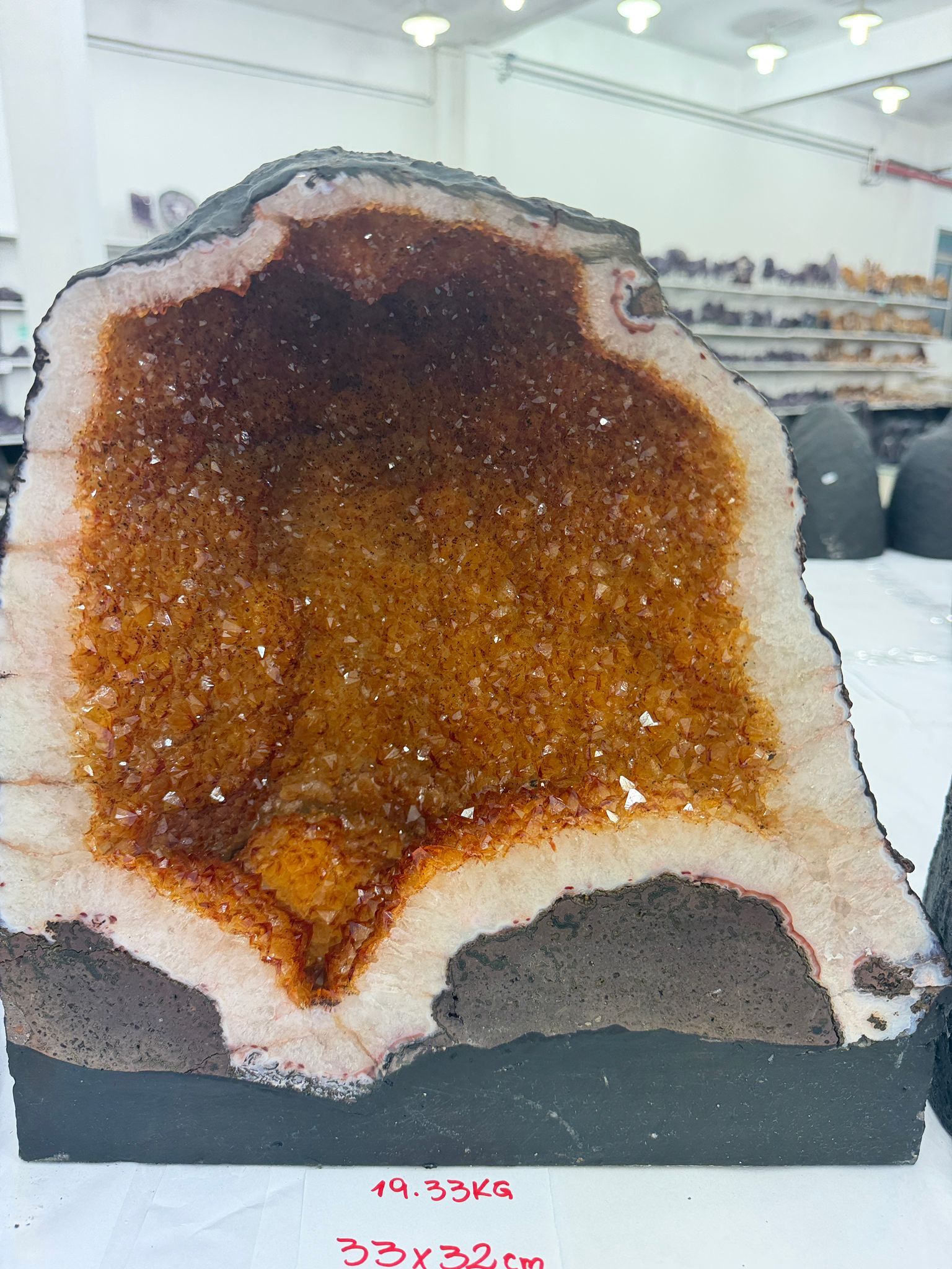 WH054 水晶洞 SSW21 約 33 × 32 cm 約 19.33 kg