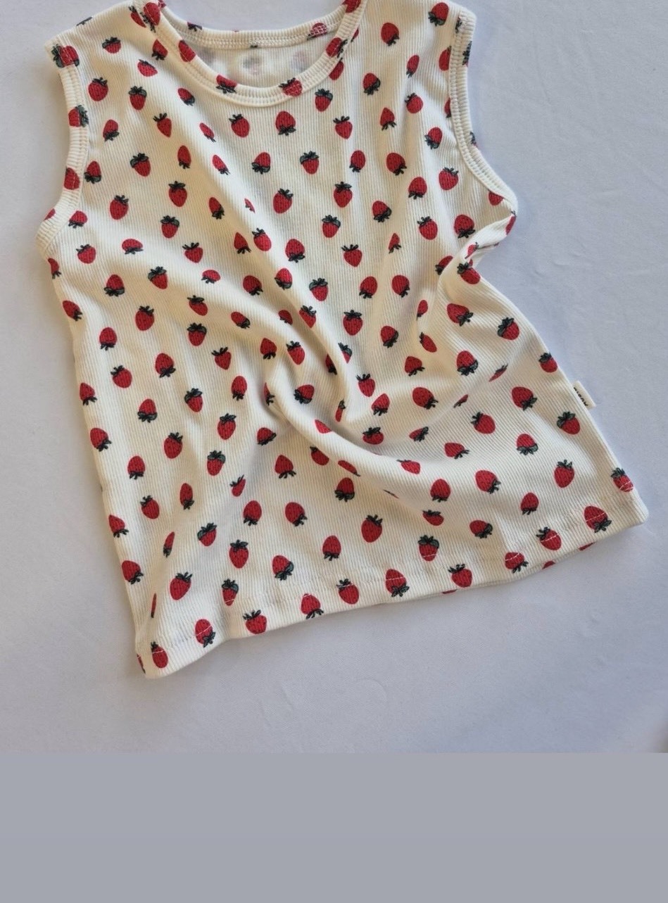 草莓牛奶背心上衣