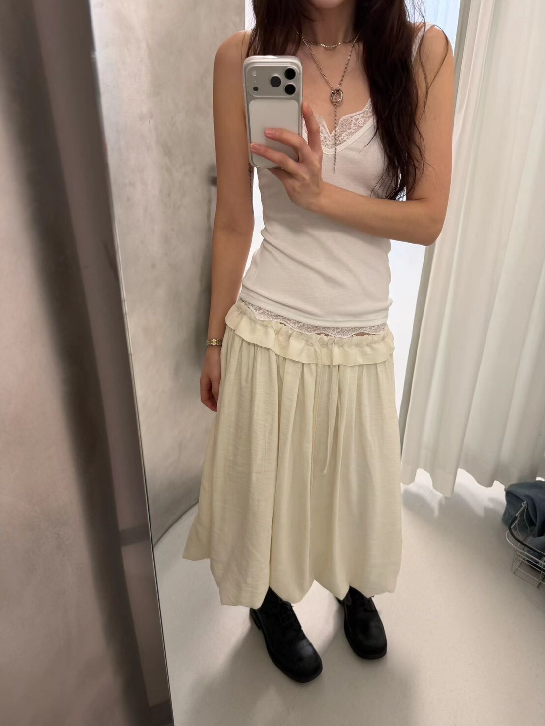 #AF74大Ｖ領蕾絲彈性背心(黑/白/墨)