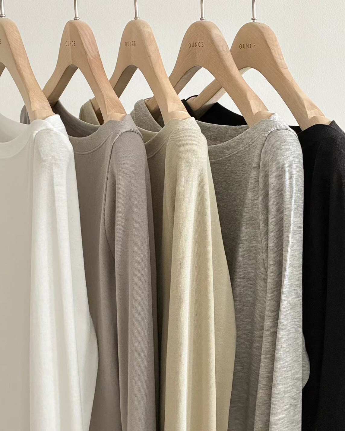 #AF77微一字領舒適打底衣(黑/白/杏/灰/橄欖)