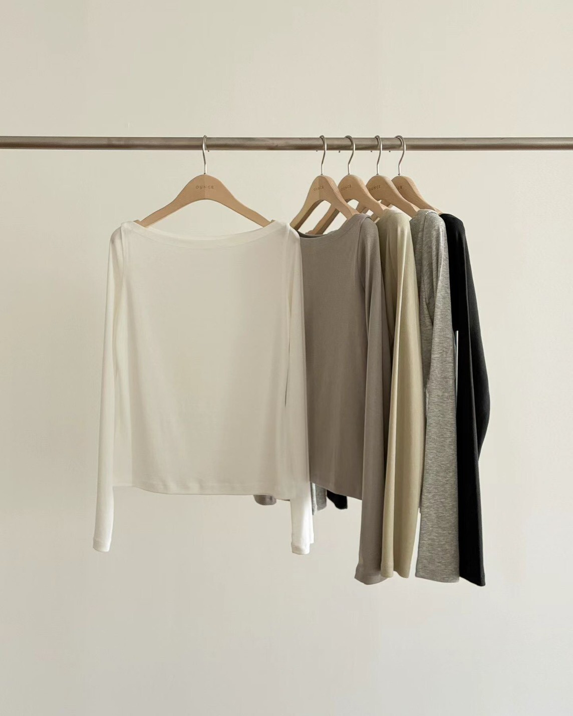 #AF77微一字領舒適打底衣(黑/白/杏/灰/橄欖)