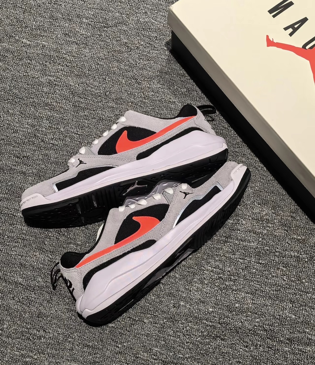 男鞋 NIKE JORDAN CMFT ERA 灰黑紅 透氣 網眼 緩震 麂皮 休閒 運動鞋【HJ6777-006】