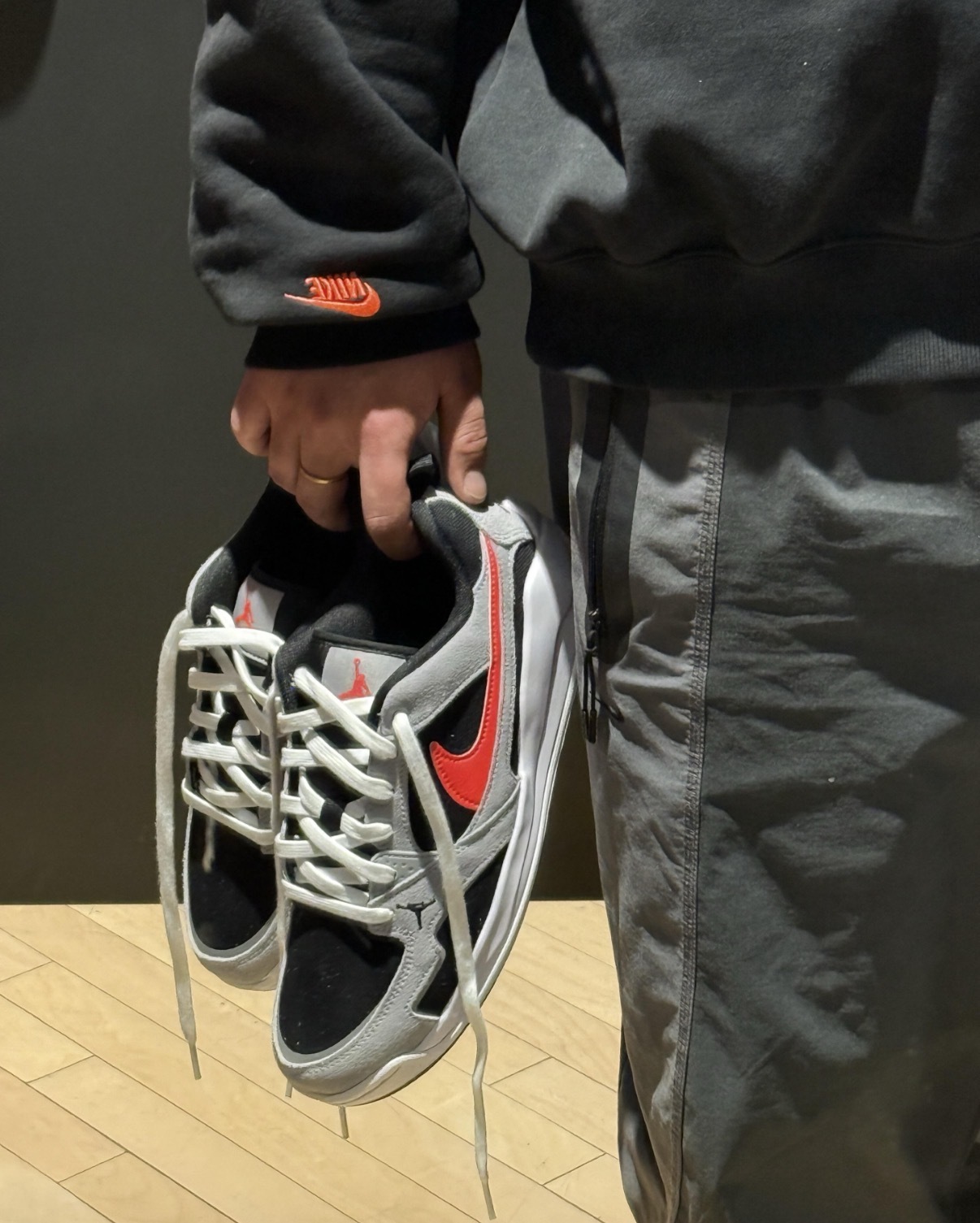 男鞋 NIKE JORDAN CMFT ERA 灰黑紅 透氣 網眼 緩震 麂皮 休閒 運動鞋【HJ6777-006】