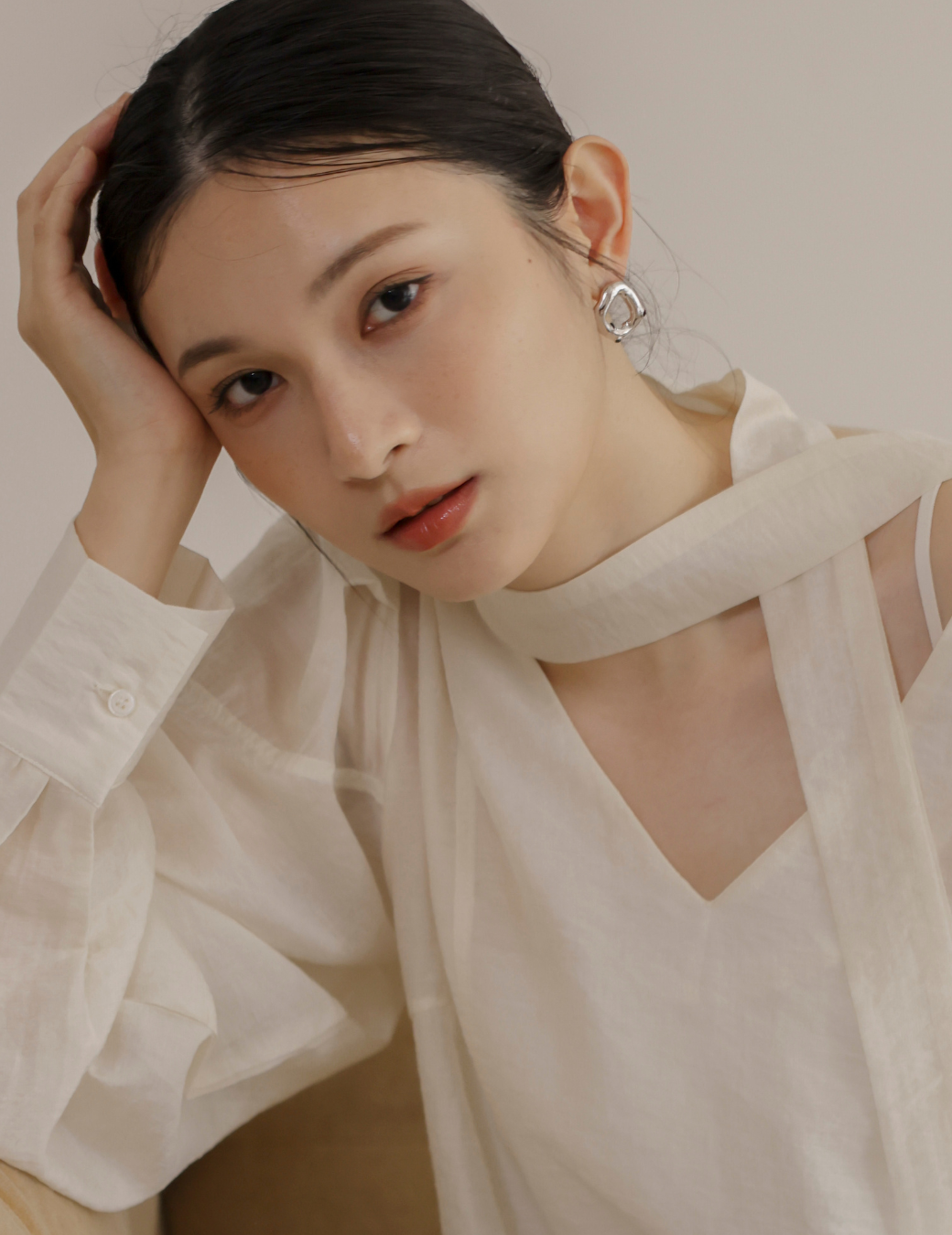 細緻鑲嵌黑麻瑙耳環（銀色）