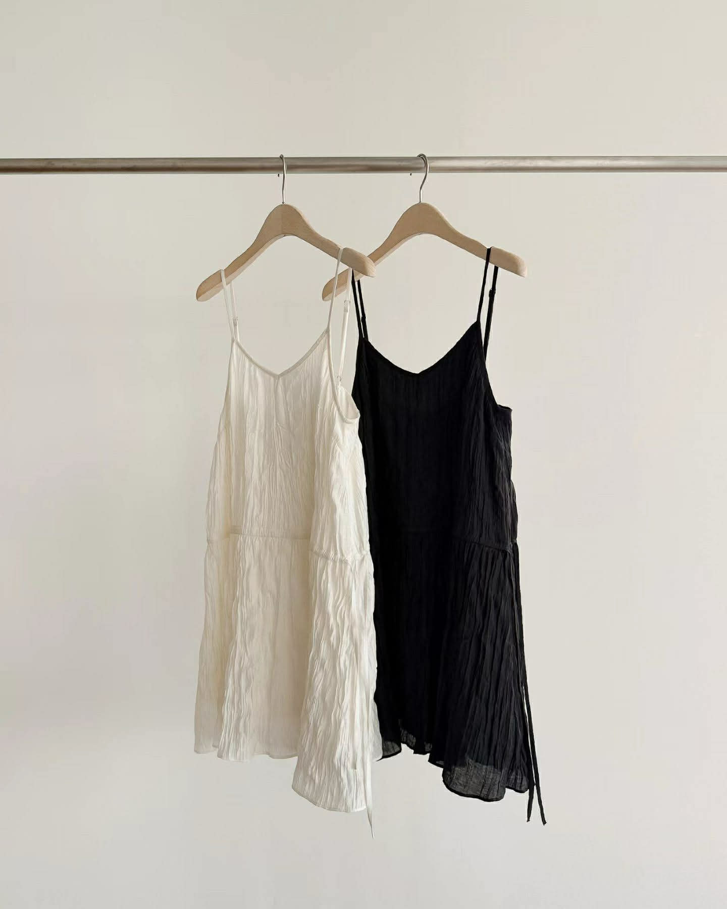 PA06 人造絲細肩帶皺感洋裝