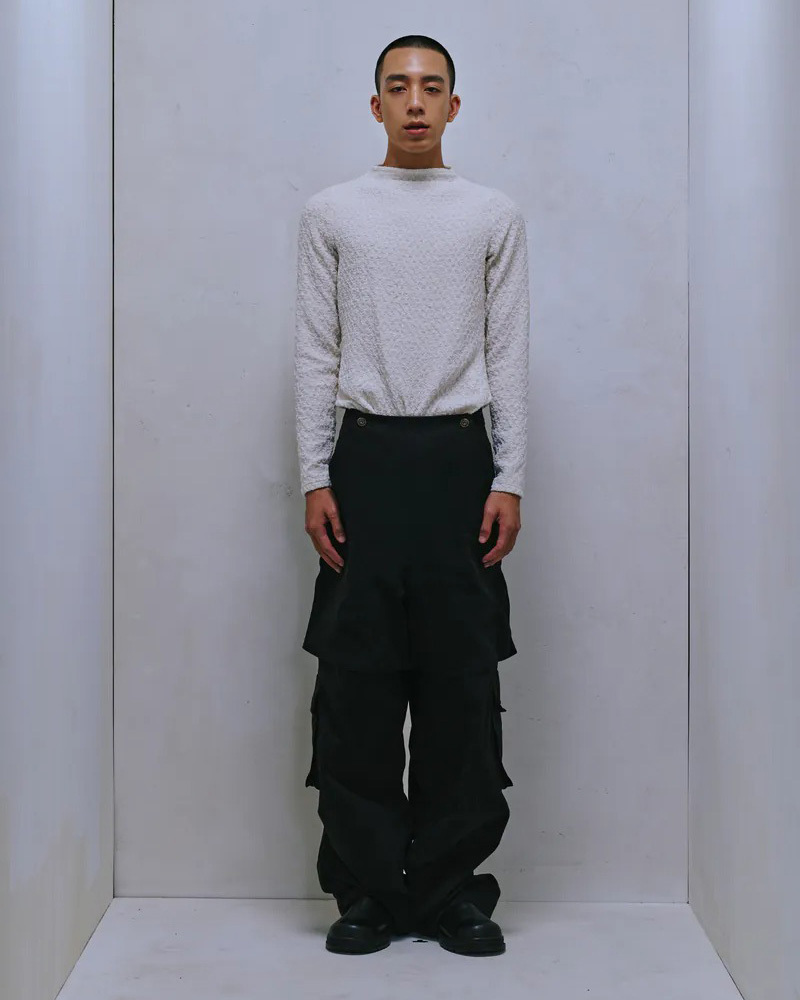 ENCLAVE TEXTURE LONG-SLEEVE TURTLENECK TOP -合身剪裁肌理上衣 (白)