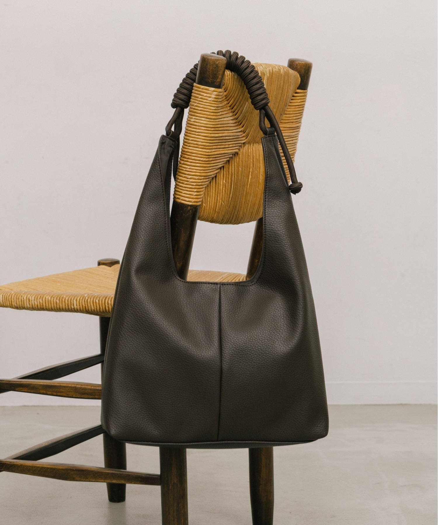 <新色>LURAKU 皮革 繩索把手 手提 肩揹 兩用包 棕色