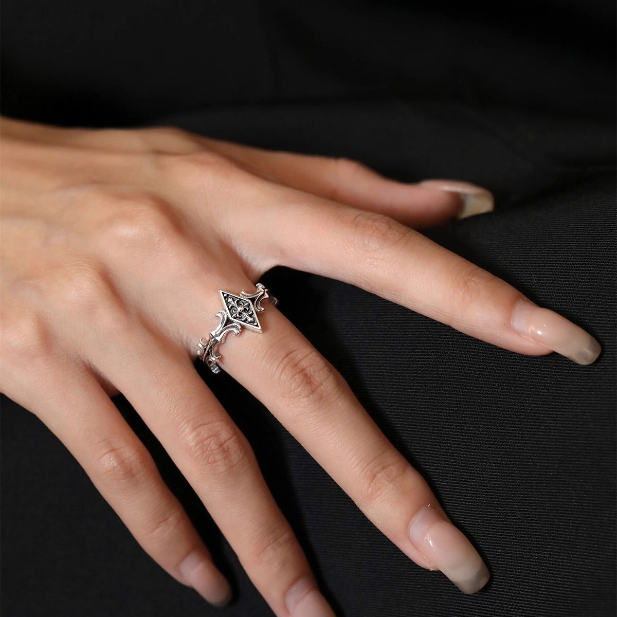 鳶尾幾何雕刻設計戒指【ACCY075】