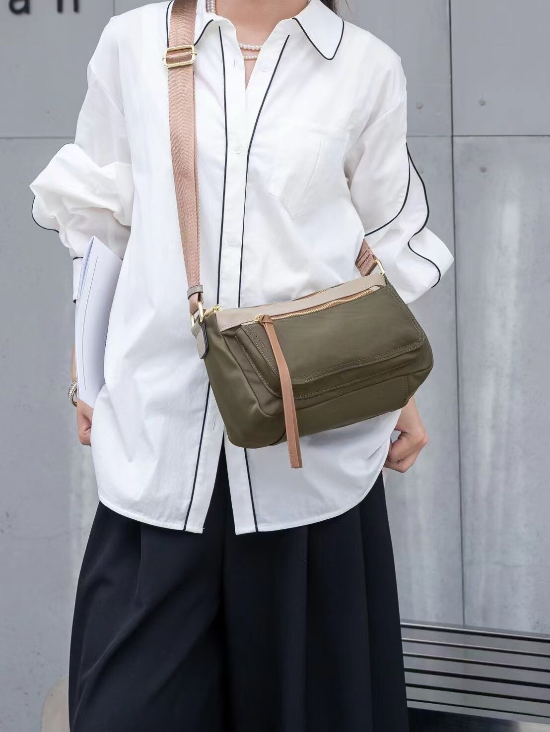 16523【輕便型斜挎多功能側背包】