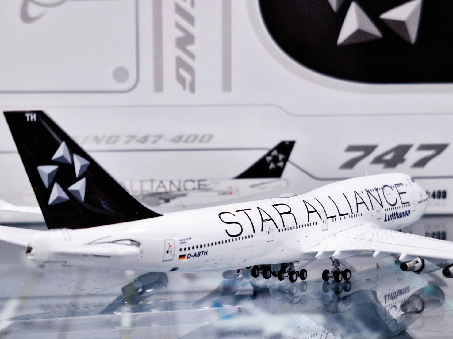 JC WINGS 1/400  漢莎航空 𝔹𝕆𝔼𝕀ℕ𝔾 𝟟𝟜𝟟-𝟜𝟘𝟘 D-ABTH Star Alliance 星空聯盟塗裝