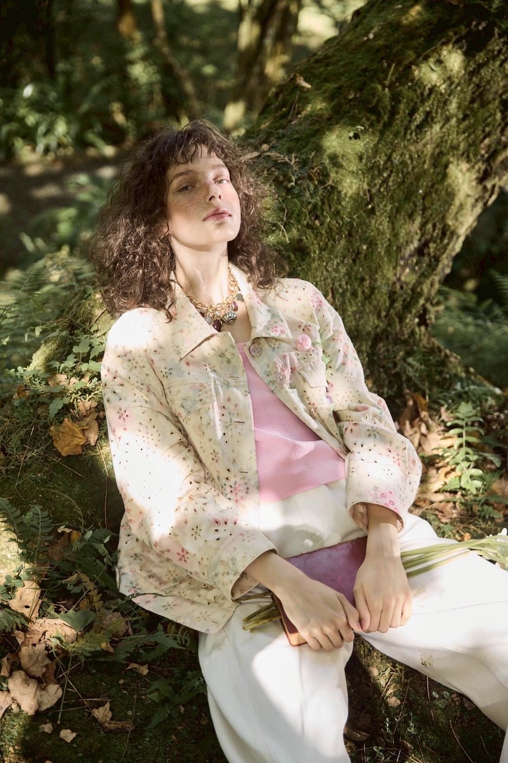 BF10002D1 柔霧花境立體簍空刺繡短版外套