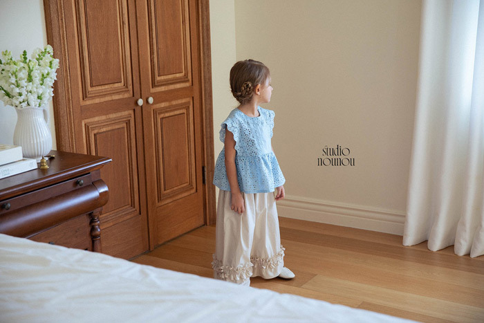 正韓夏nounou 兩色法式雕花上衣