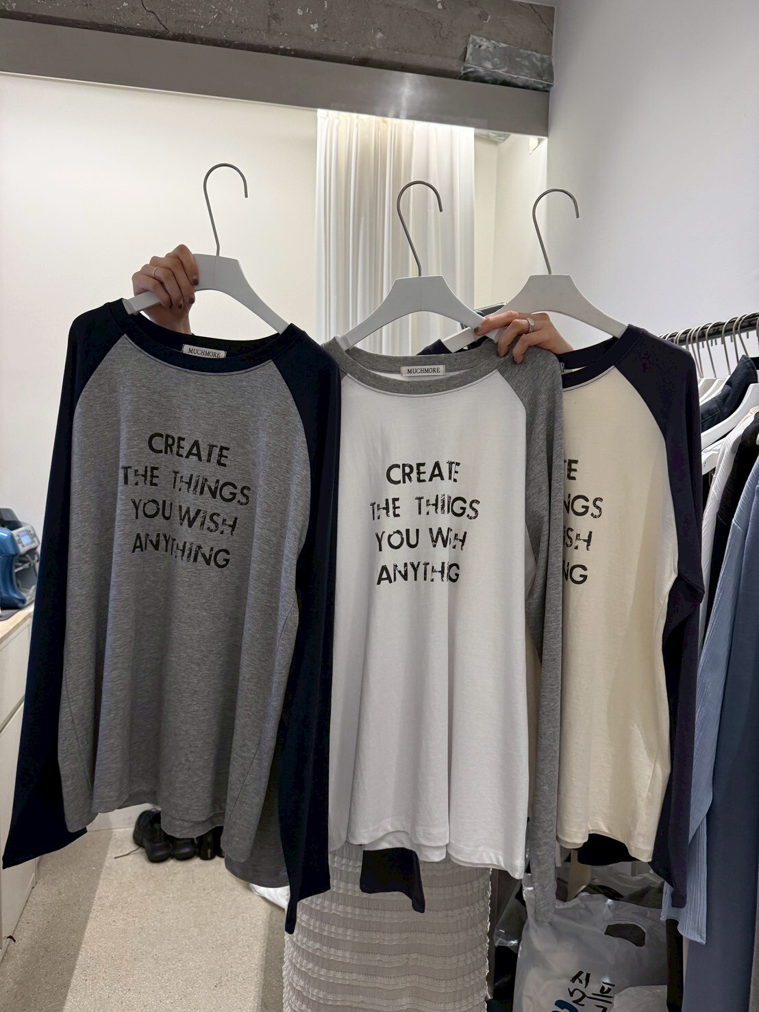 #AF90慵懶拼接印花上衣(灰/白/杏)