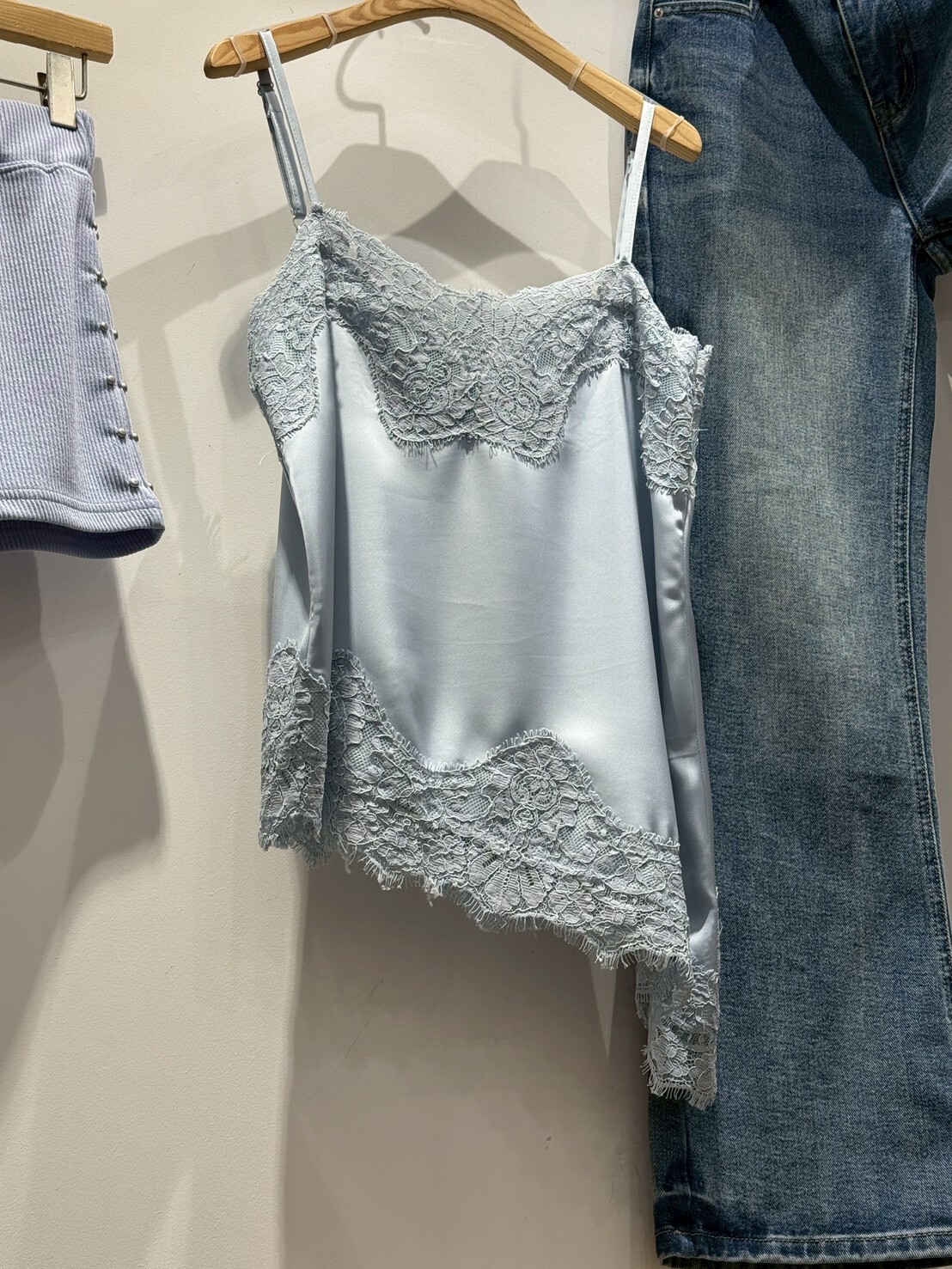 #AF94睫毛蕾絲斜擺背心