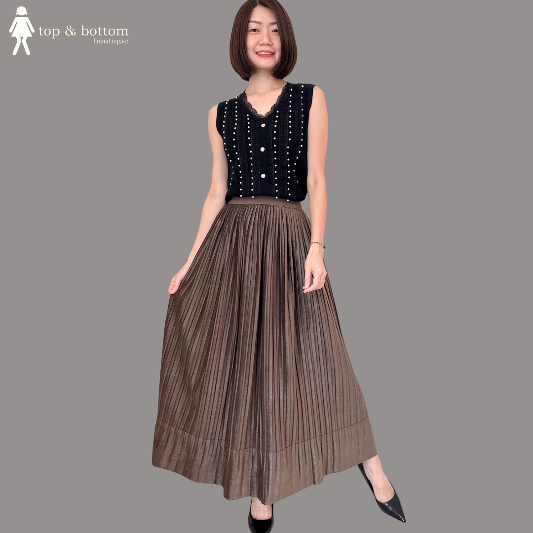 V NECK PEARL DETAILED KNIT TOP