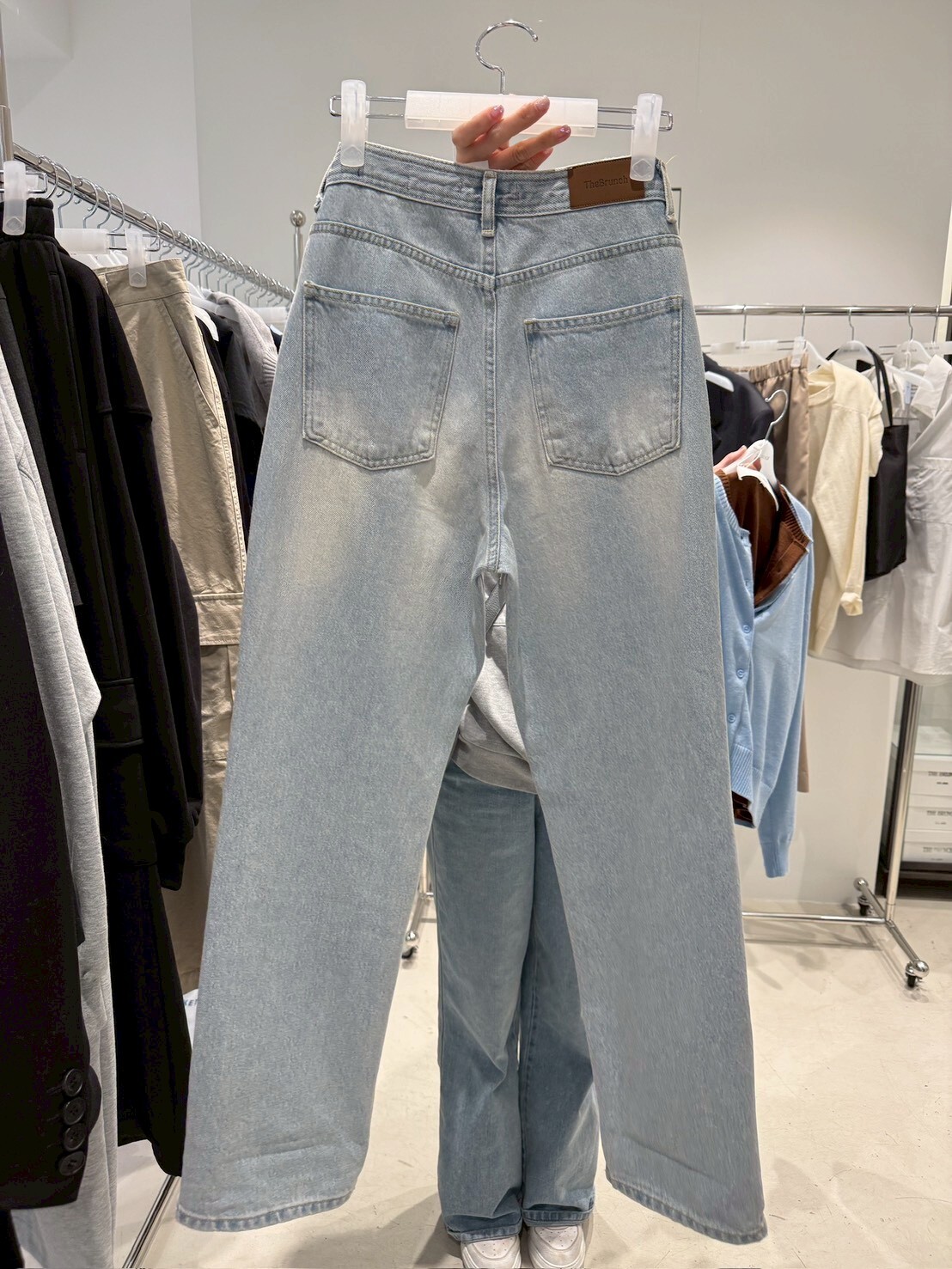 #AF96淺刷色直筒褲