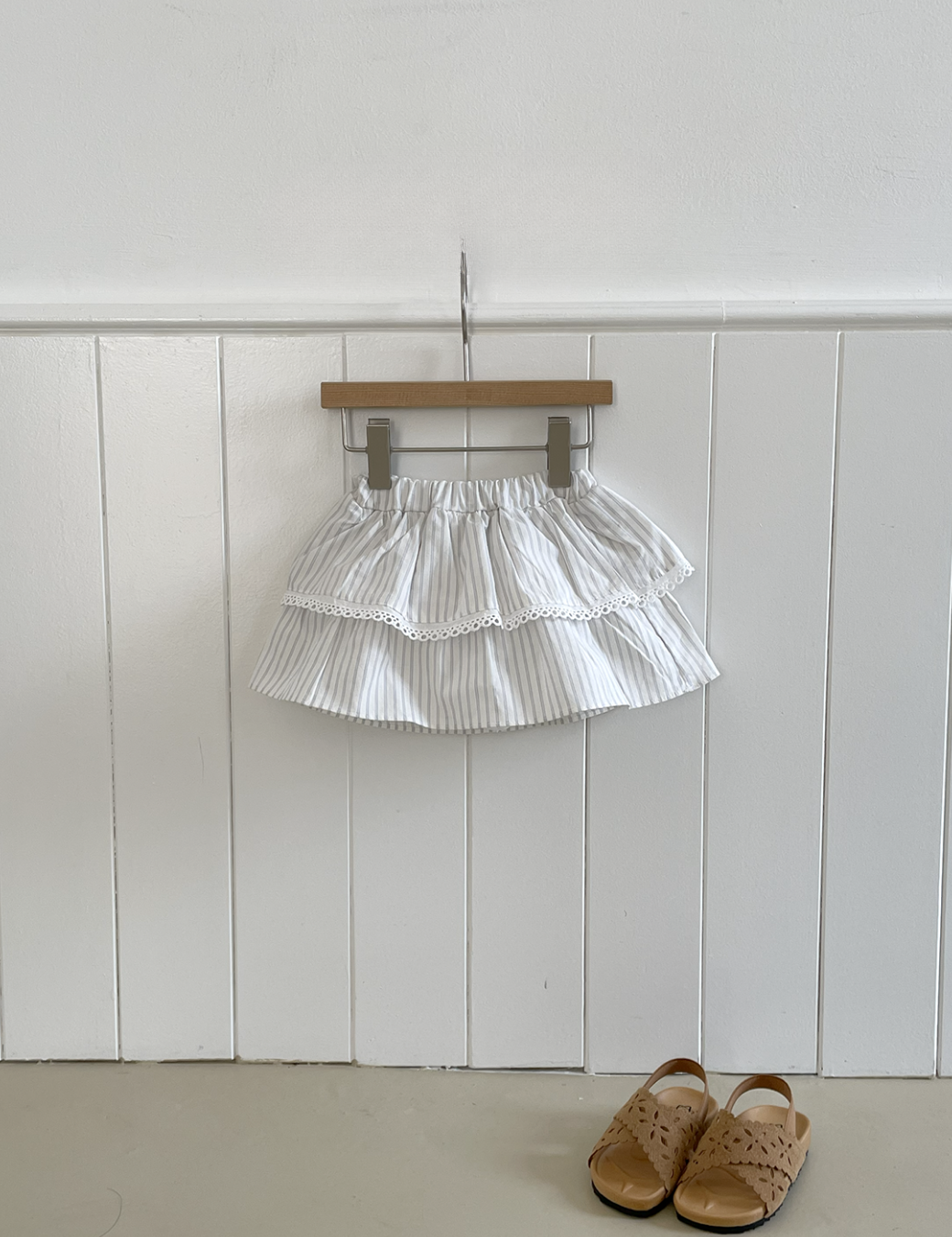 層次蕾絲滾邊蛋糕裙（經典直紋）