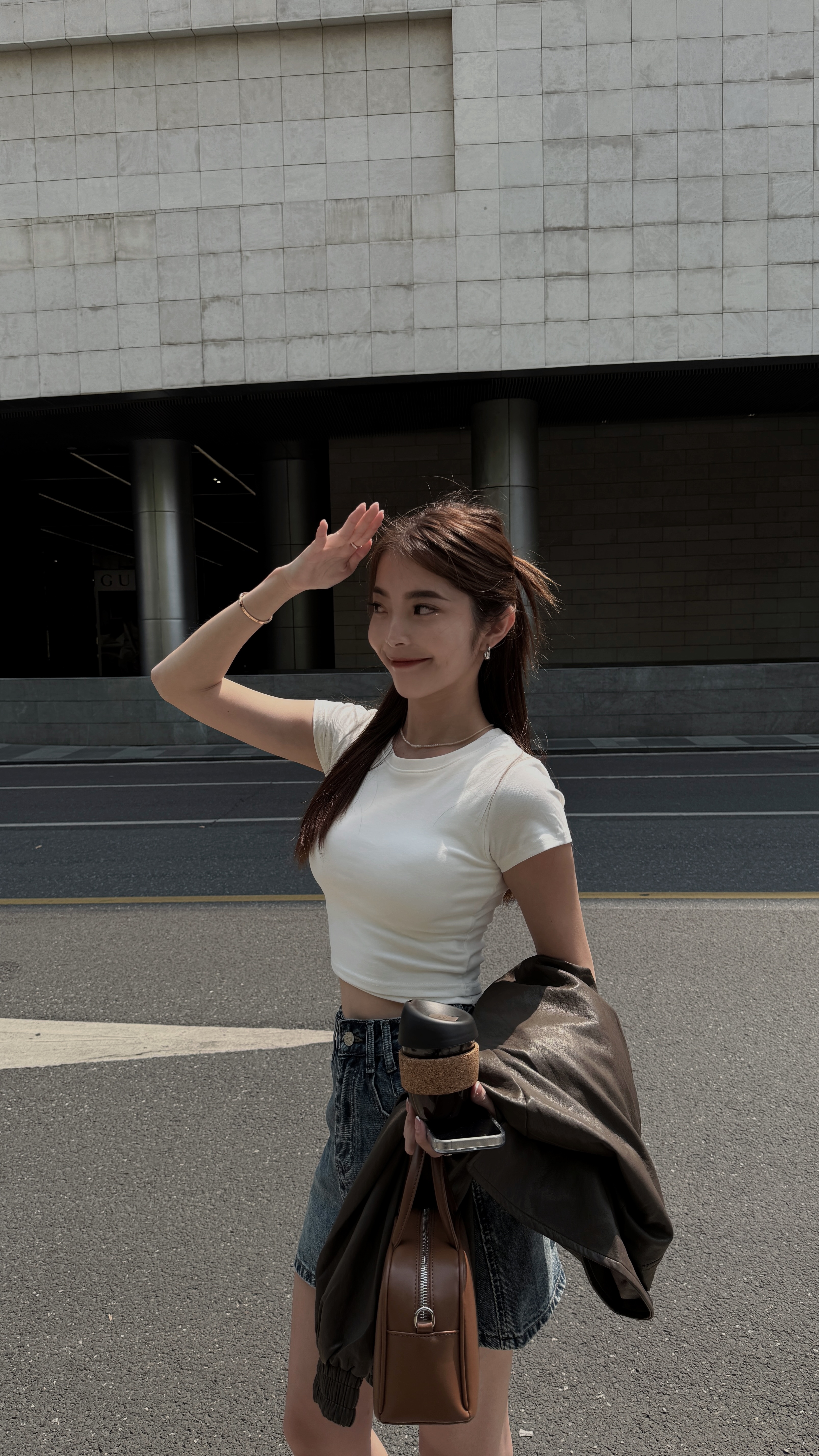 平凡也好看！！短版T附可拆bra ( 2 colors )