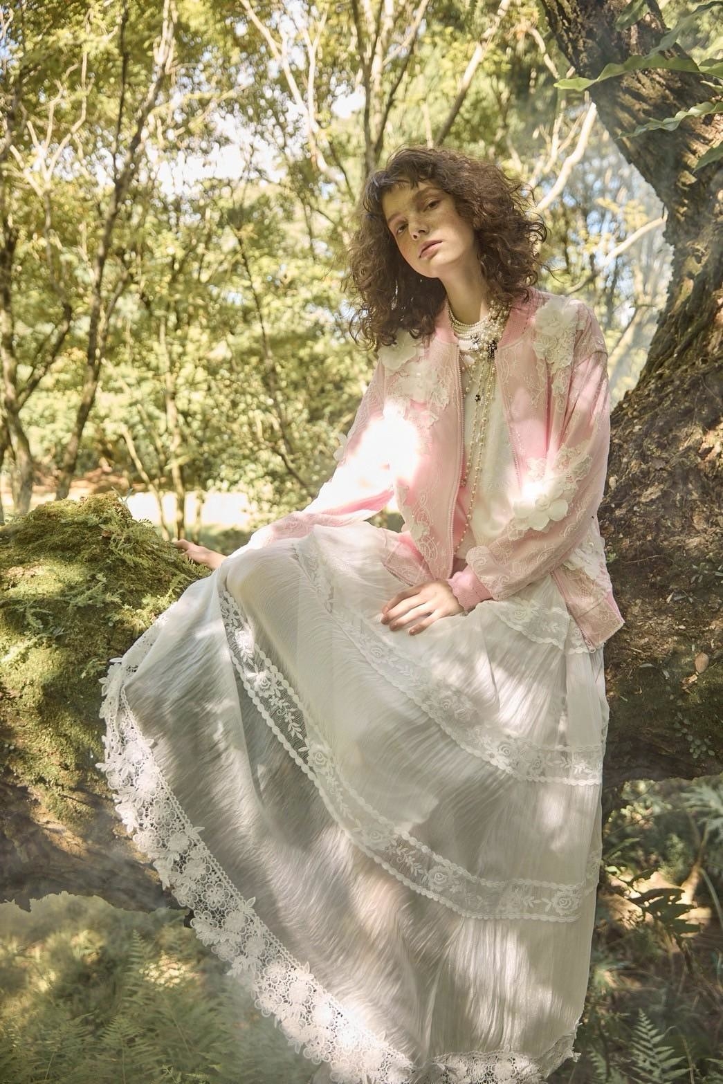 BF10023D1 櫻霧花園蕾絲刺繡立體花飾外套