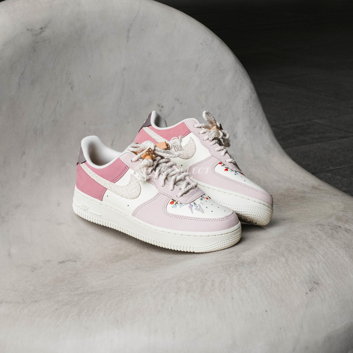 【逢甲 FUZZY】W Nike Air Force 1 "Mushrooms" 粉白 蘑菇 刺繡 IB8874-111