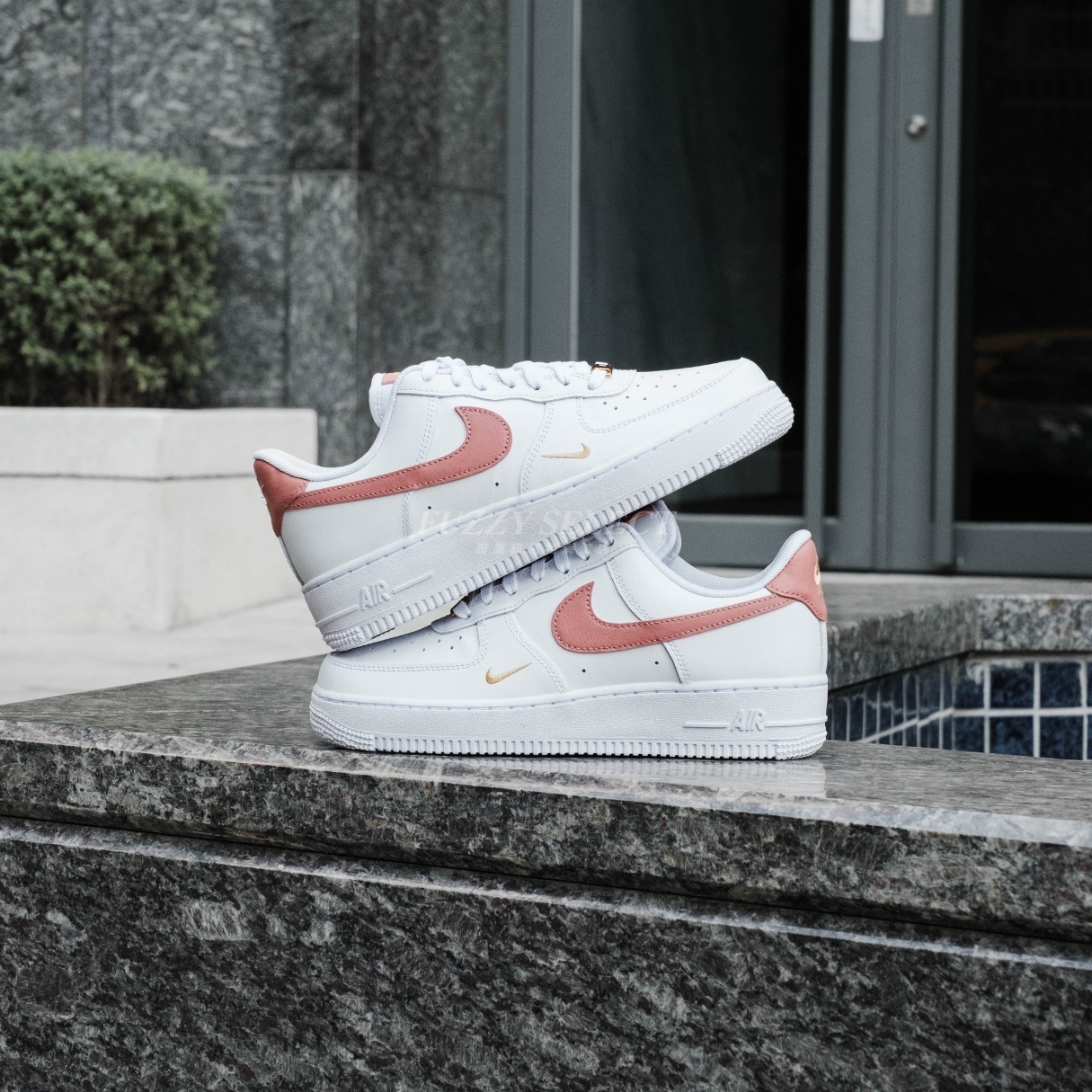 【逢甲 FUZZY】W Nike Air Force 1 "Rust Pink" 金小勾 白粉 玫瑰粉 CZ0270-103