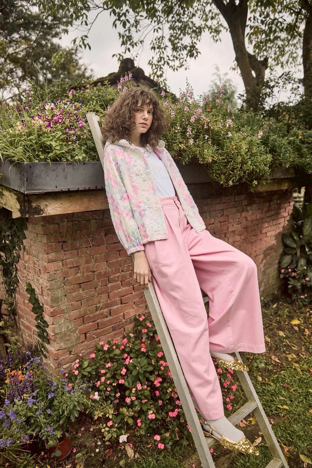 BF10051D1 雲彩夢境花語立體蕾絲花卉連帽外套