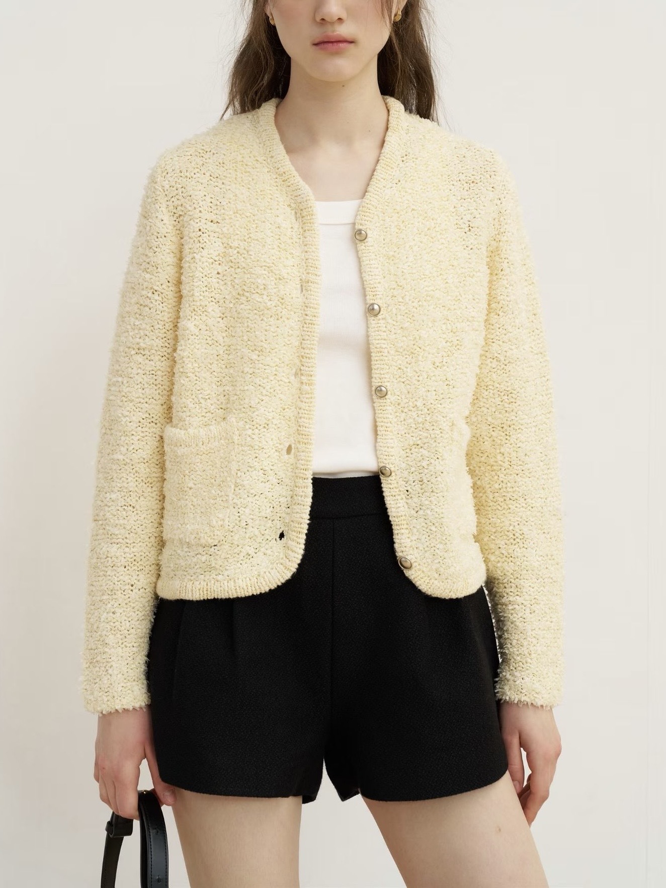 #228N704 陽光灑透；圓弧邊花瓣紗線兩穿上衣