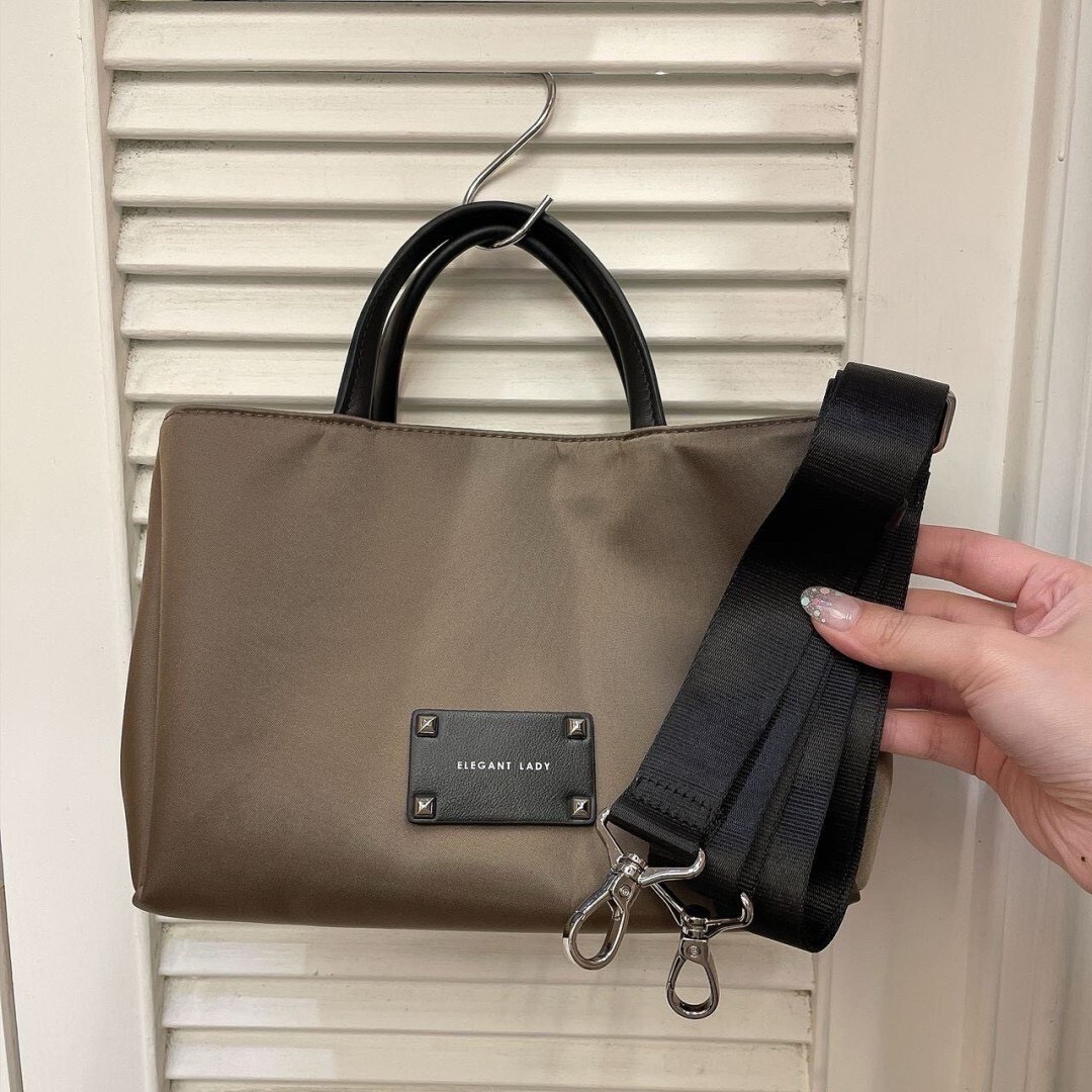 6796【雜誌尼龍款手提方包】