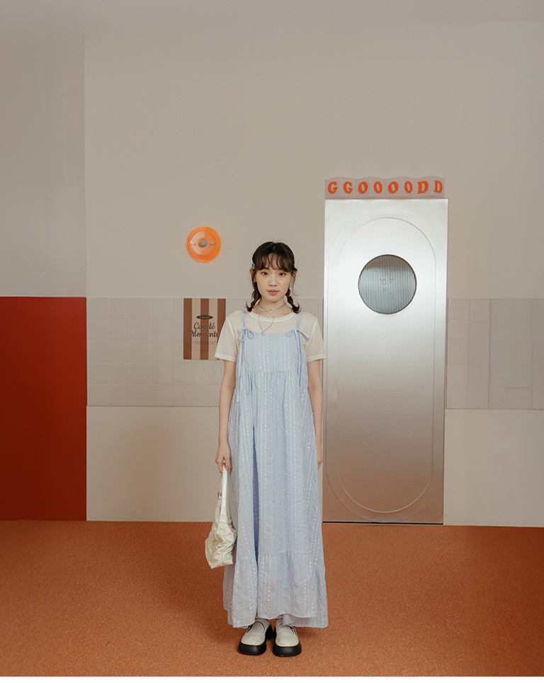 Double-strapped, three-dimensional floral patterned spaghetti strap long dress, available in three colors.【01087280】in stock+pre-order