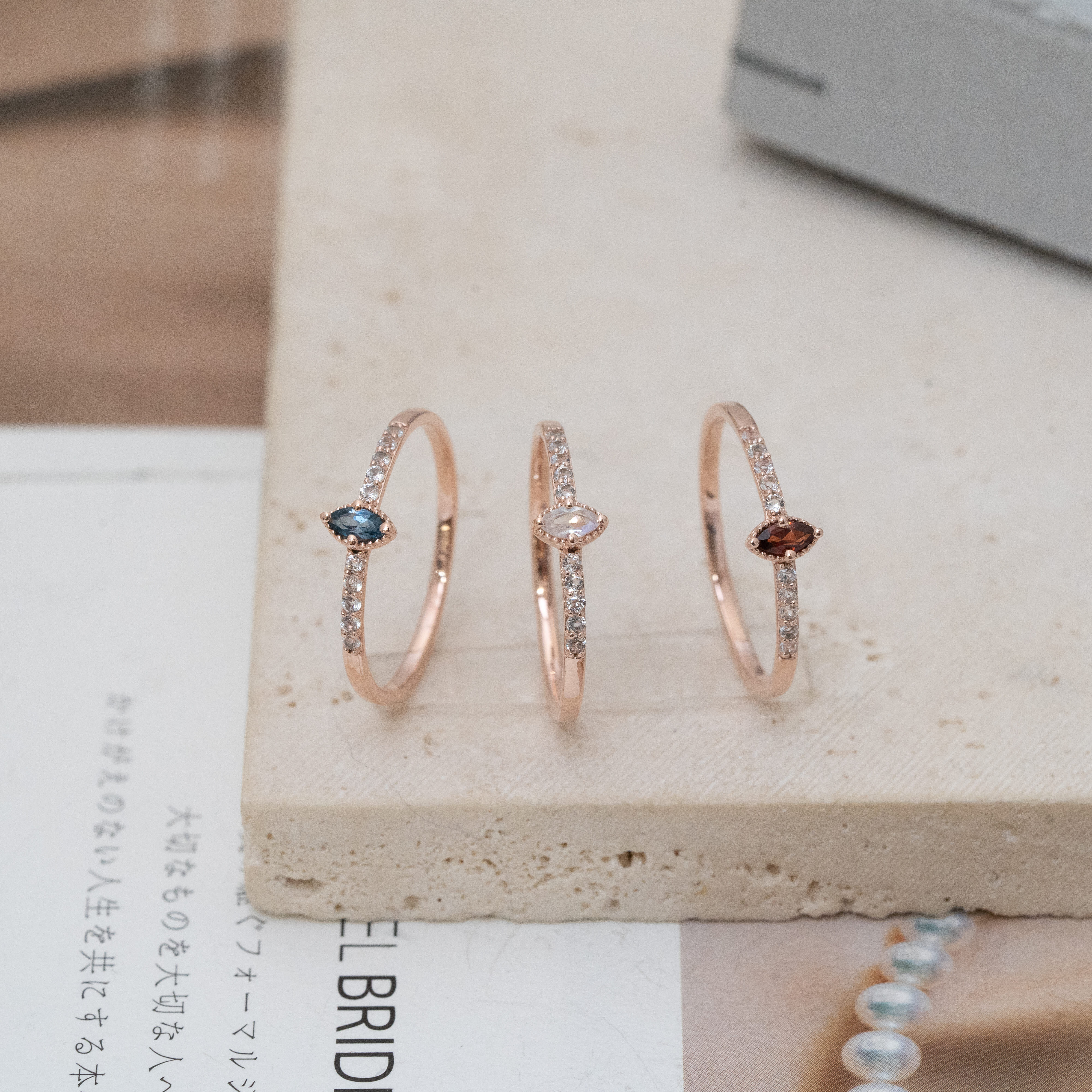 Svr49 (倫敦藍托拍 ，月光石，紅榴石）