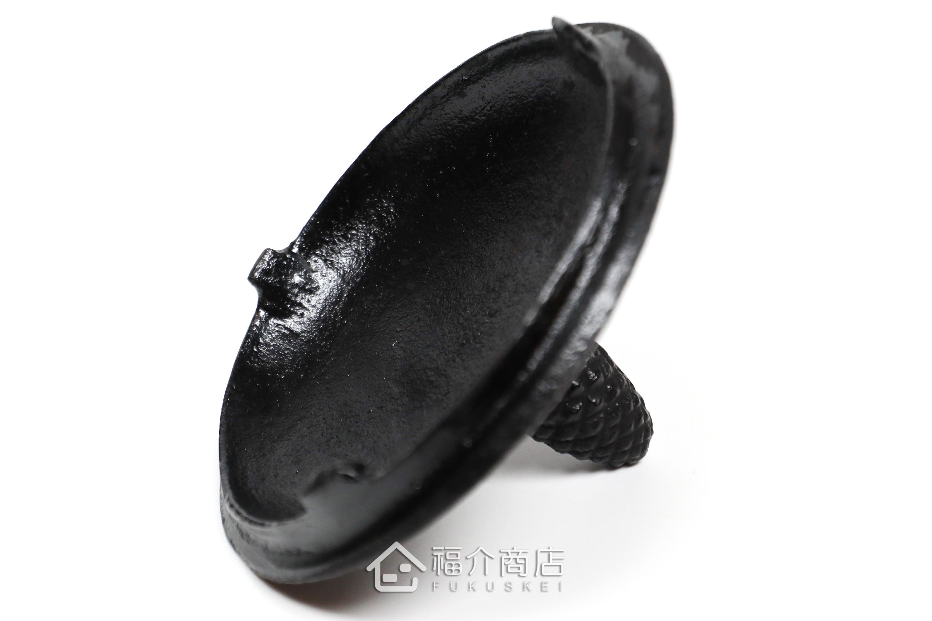 金野和司所製作的日本鑄鐵壺,壺身設計成松紋,煮水泡茶用的鐵壺