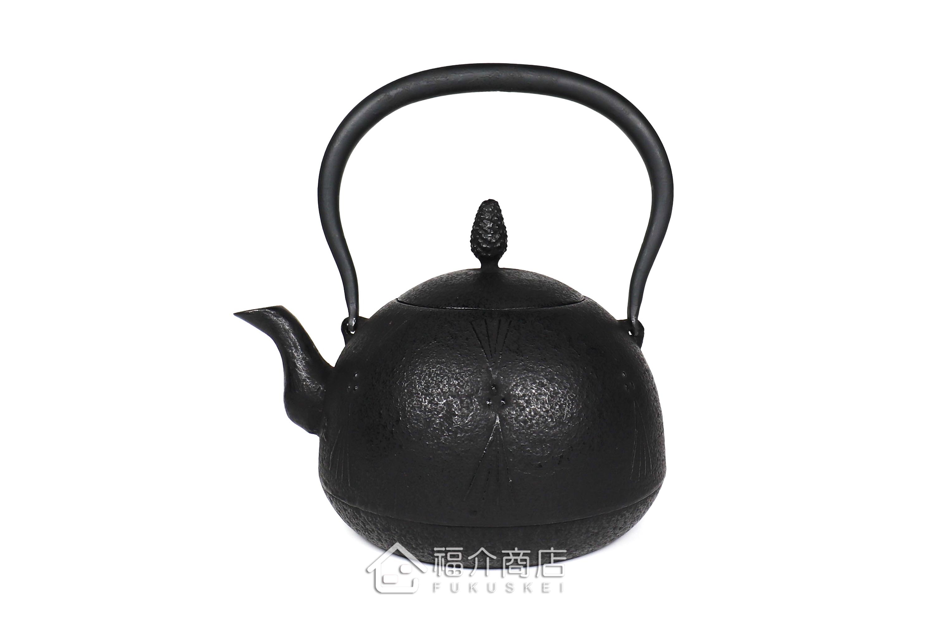 金野和司所製作的日本鑄鐵壺,壺身設計成松紋,煮水泡茶用的鐵壺